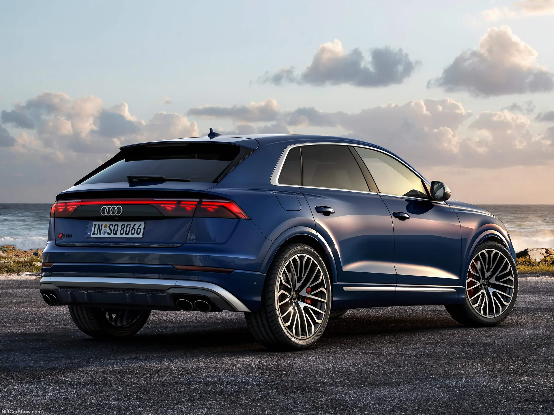 Audi SQ8 (2024) – zadní tříčtvrteční pohled