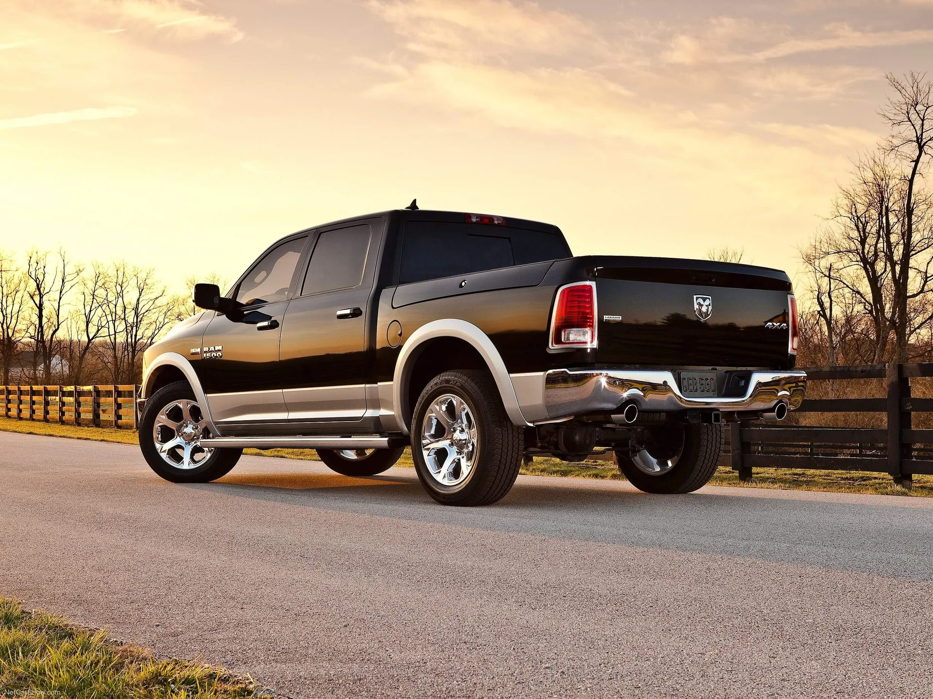 Ram 1500 (2013) – zadní tříčtvrteční pohled
