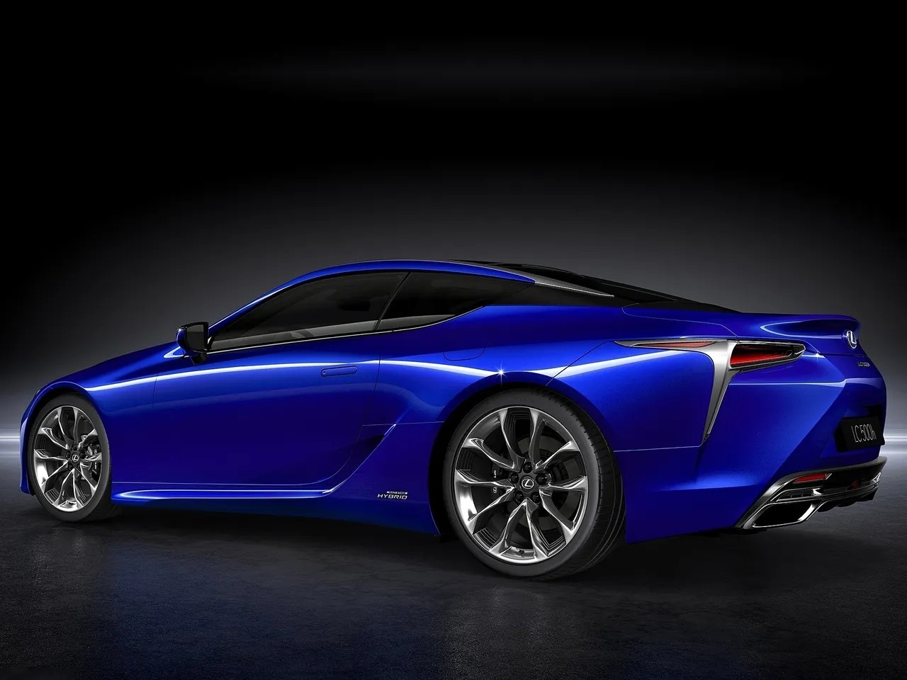 Lexus LC 500h (2017) – zadní tříčtvrteční pohled
