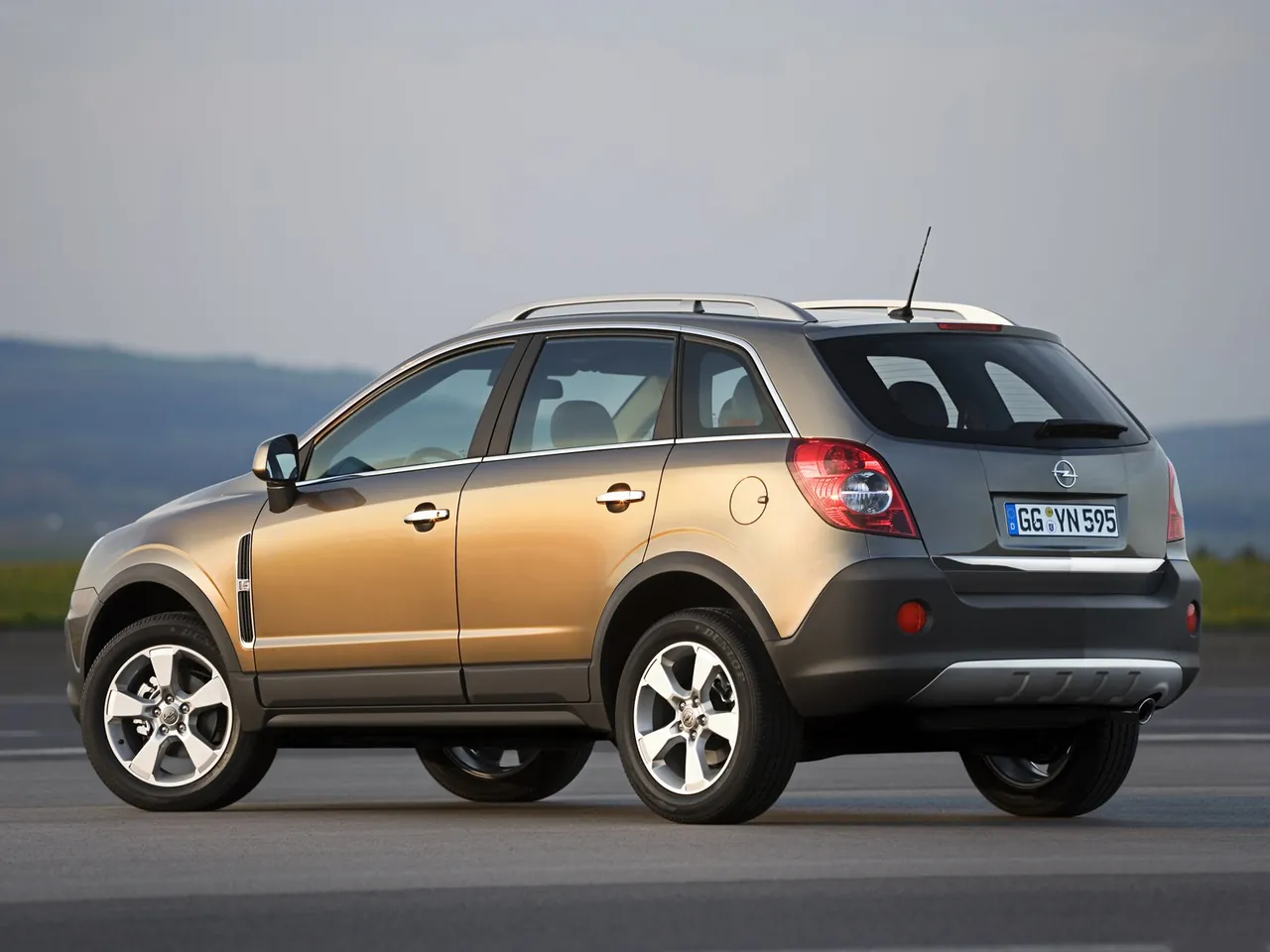 Opel Antara (2007) – zadní tříčtvrteční pohled