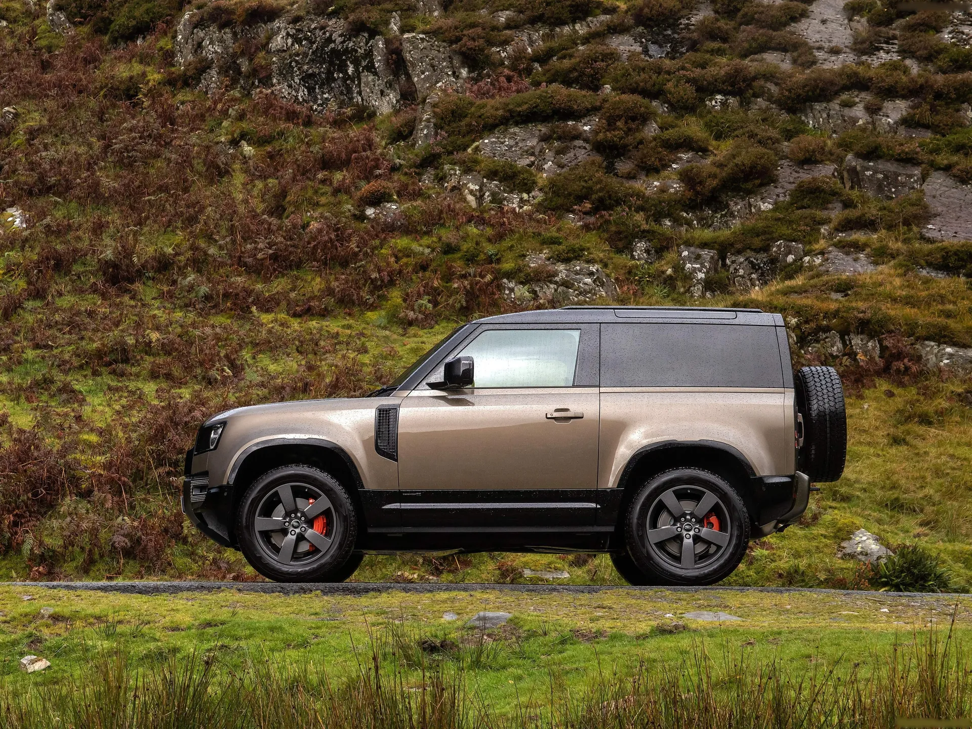Land Rover Defender 90 (2021) – boční profil