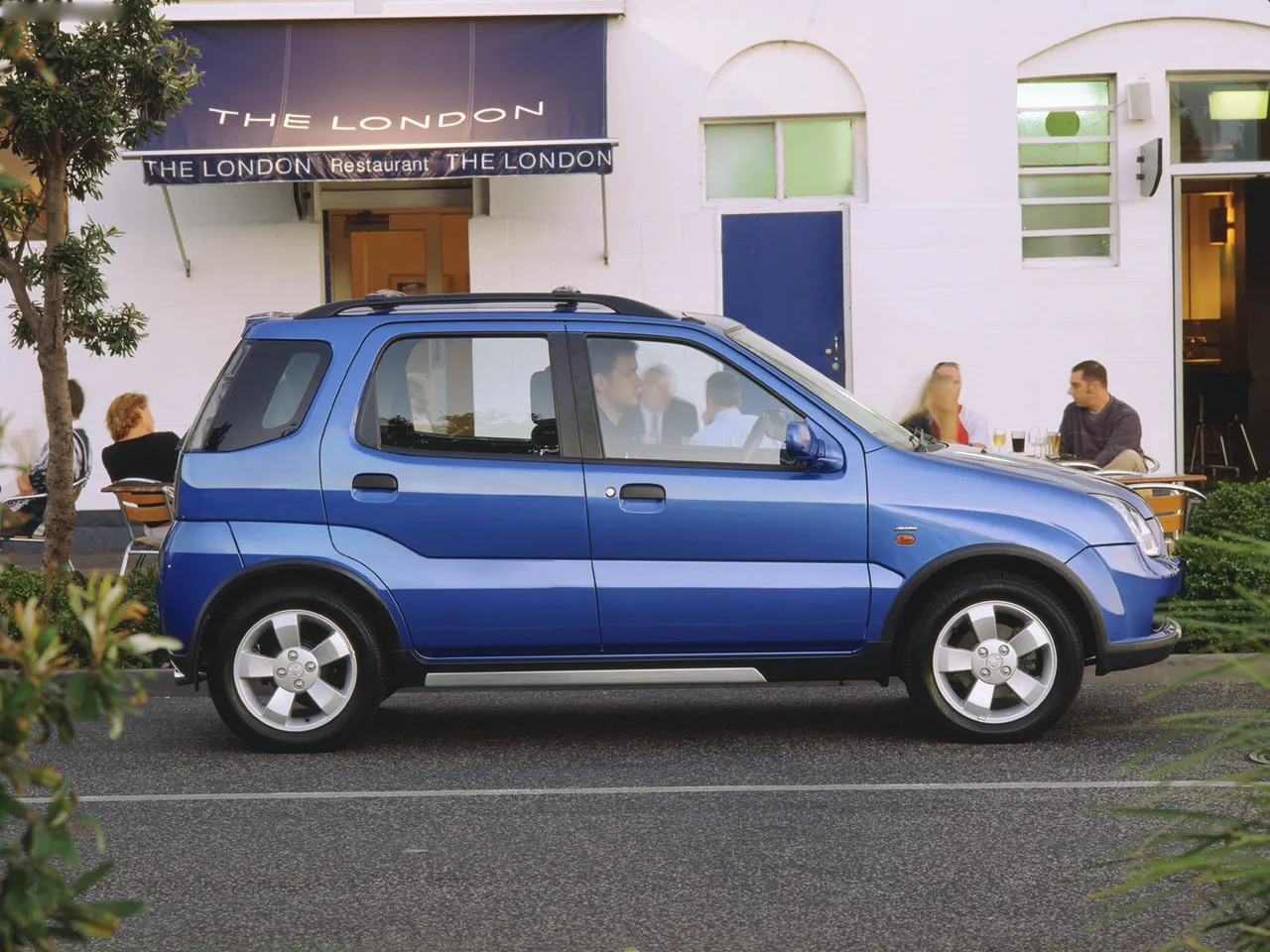 Holden Cruze (2002) – boční profil