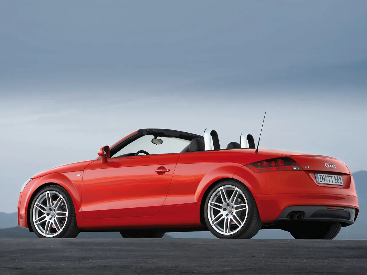 Audi TT Roadster 2.0 TFSI (2007) – zadní tříčtvrteční pohled