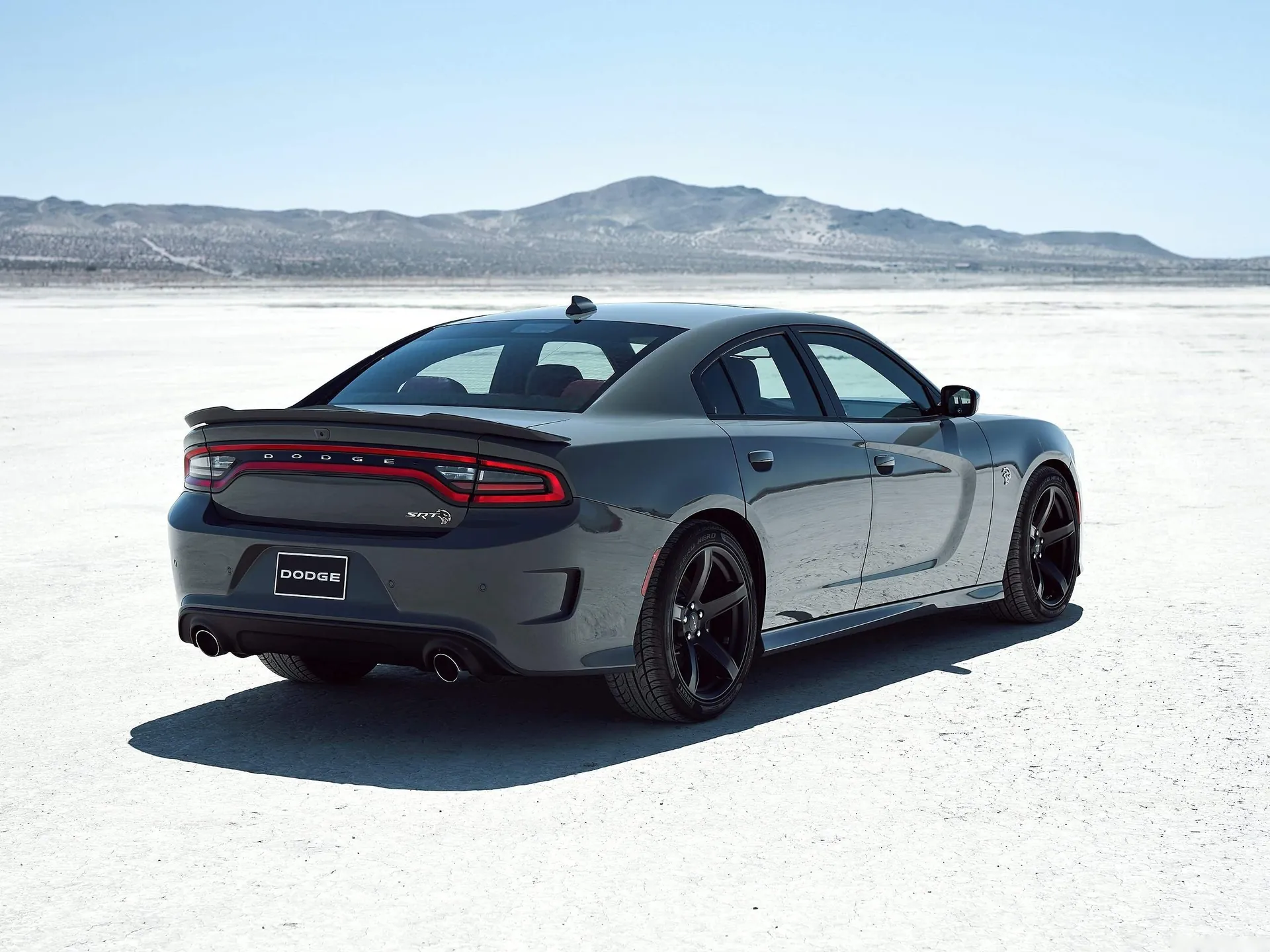 Dodge Charger SRT Hellcat (2019) – zadní tříčtvrteční pohled
