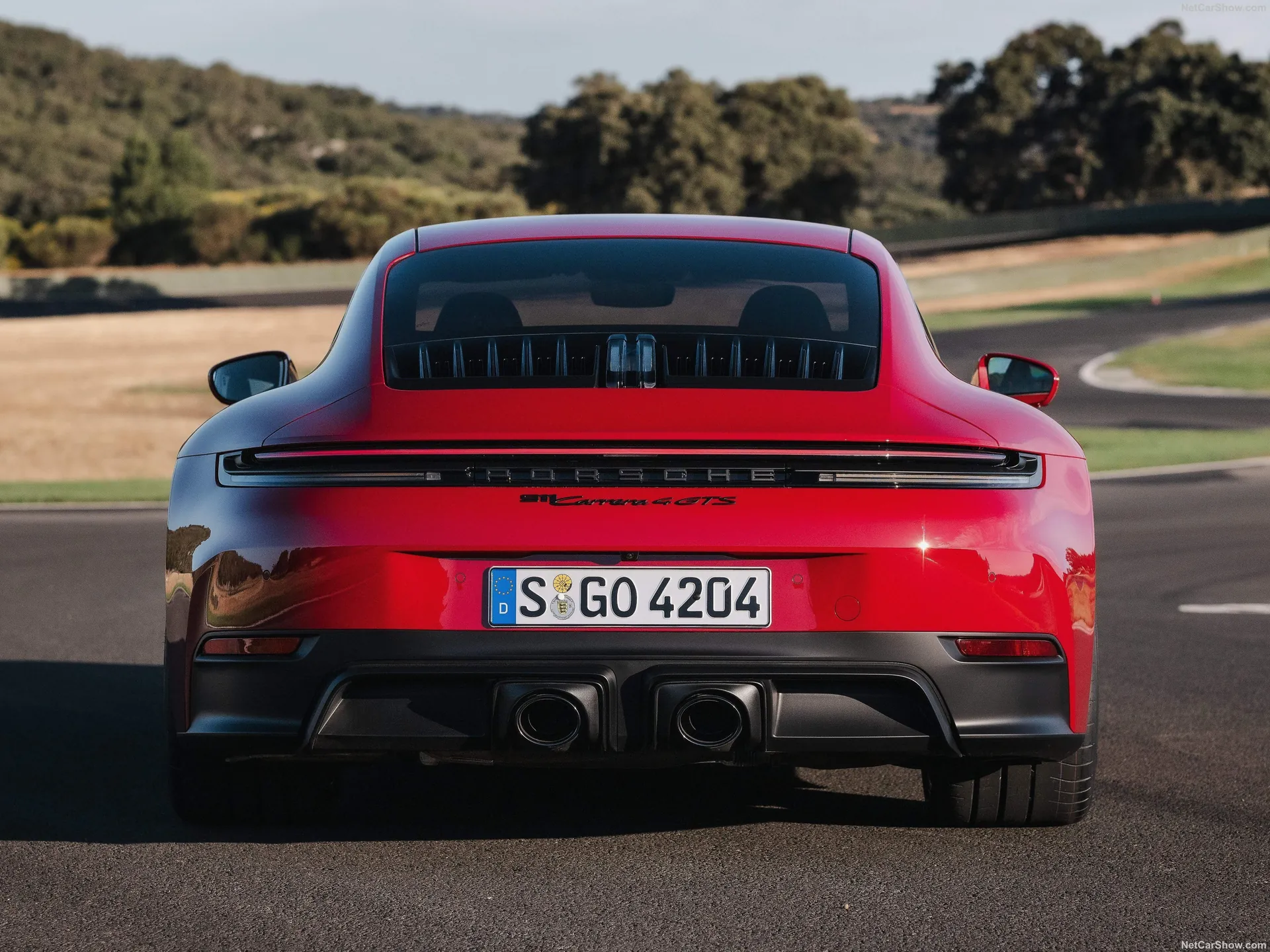 Porsche 911 Carrera 4 GTS (2025) – zezadu