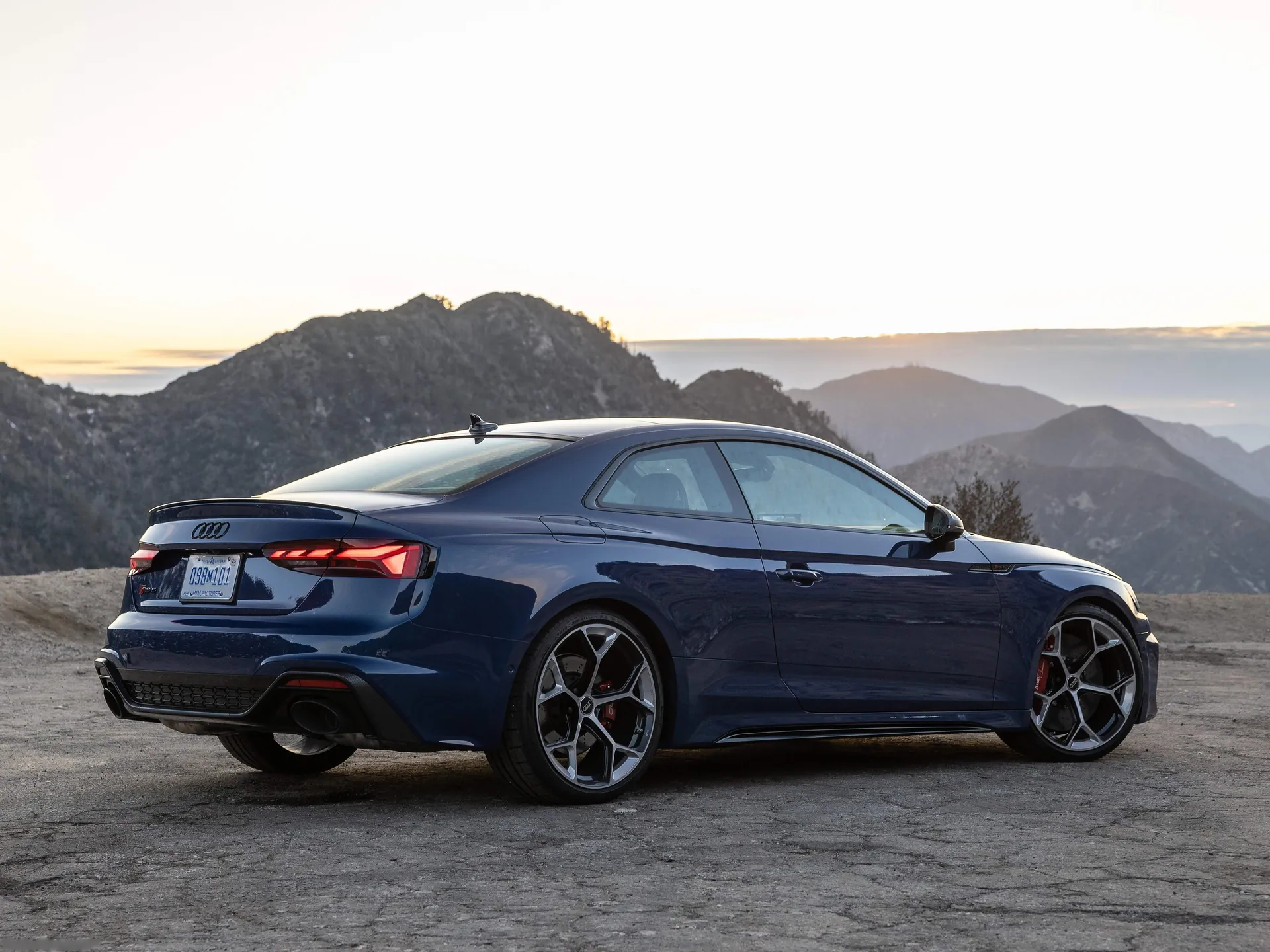 Audi RS5 Coupe Competition Package [US] (2023) – zadní tříčtvrteční pohled