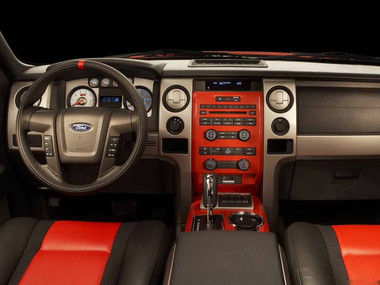 Ford F-150 SVT Raptor R (2010) – interiér