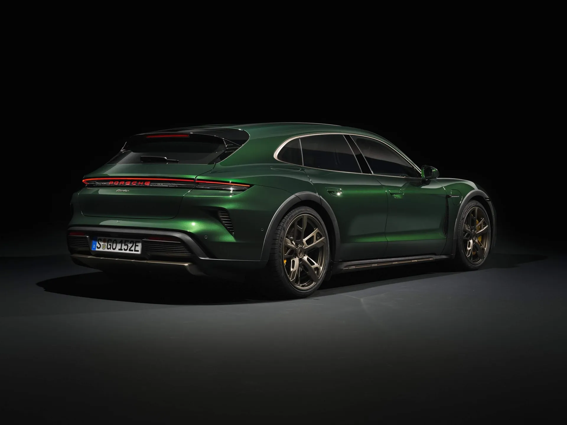 Porsche Taycan Turbo Cross Turismo (2025) – zadní tříčtvrteční pohled