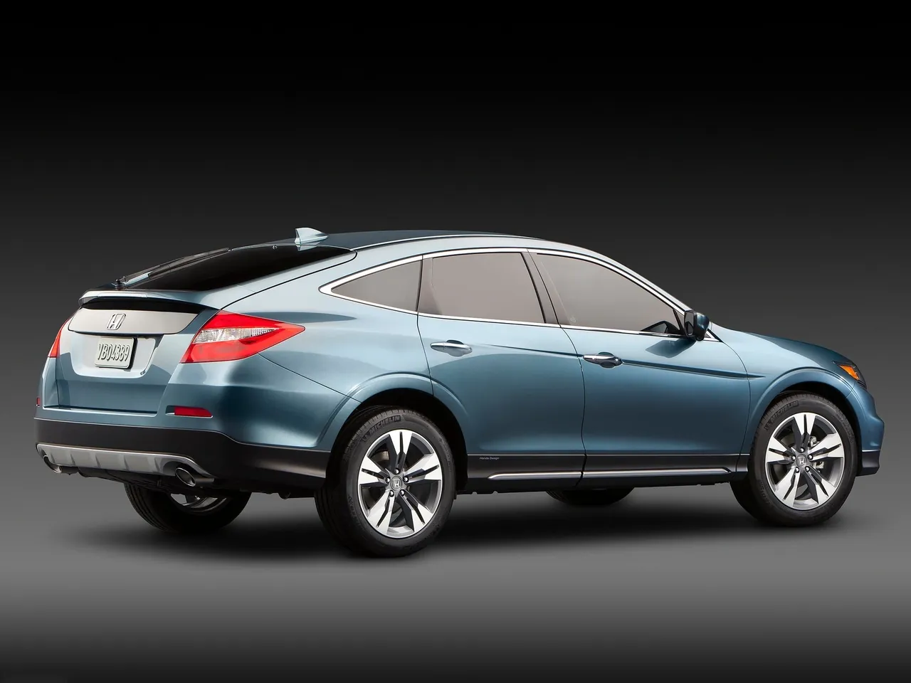 Honda Crosstour Concept (2013) – zadní tříčtvrteční pohled