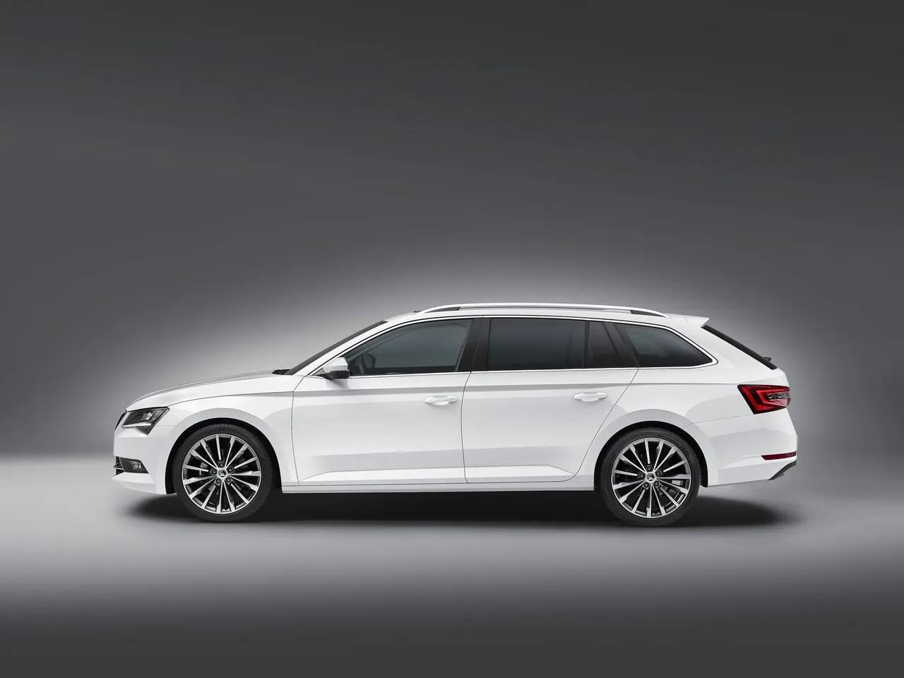 Skoda Superb Combi (2016) – boční profil