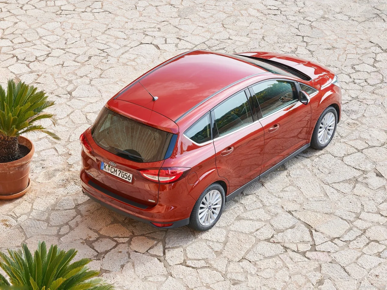 Ford C-MAX (2015) – zadní tříčtvrteční pohled