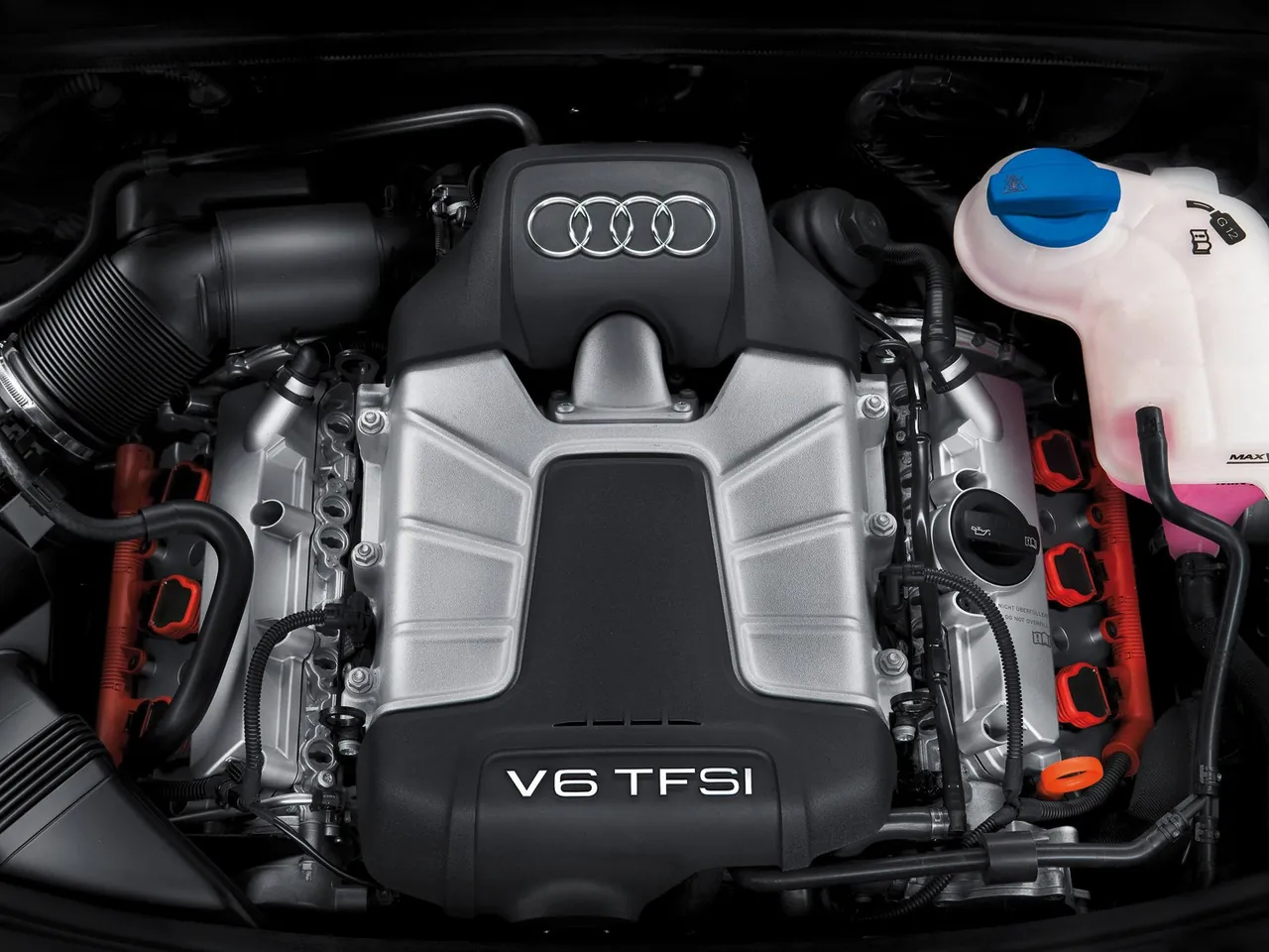 Audi A6 (2009) – motorový prostor