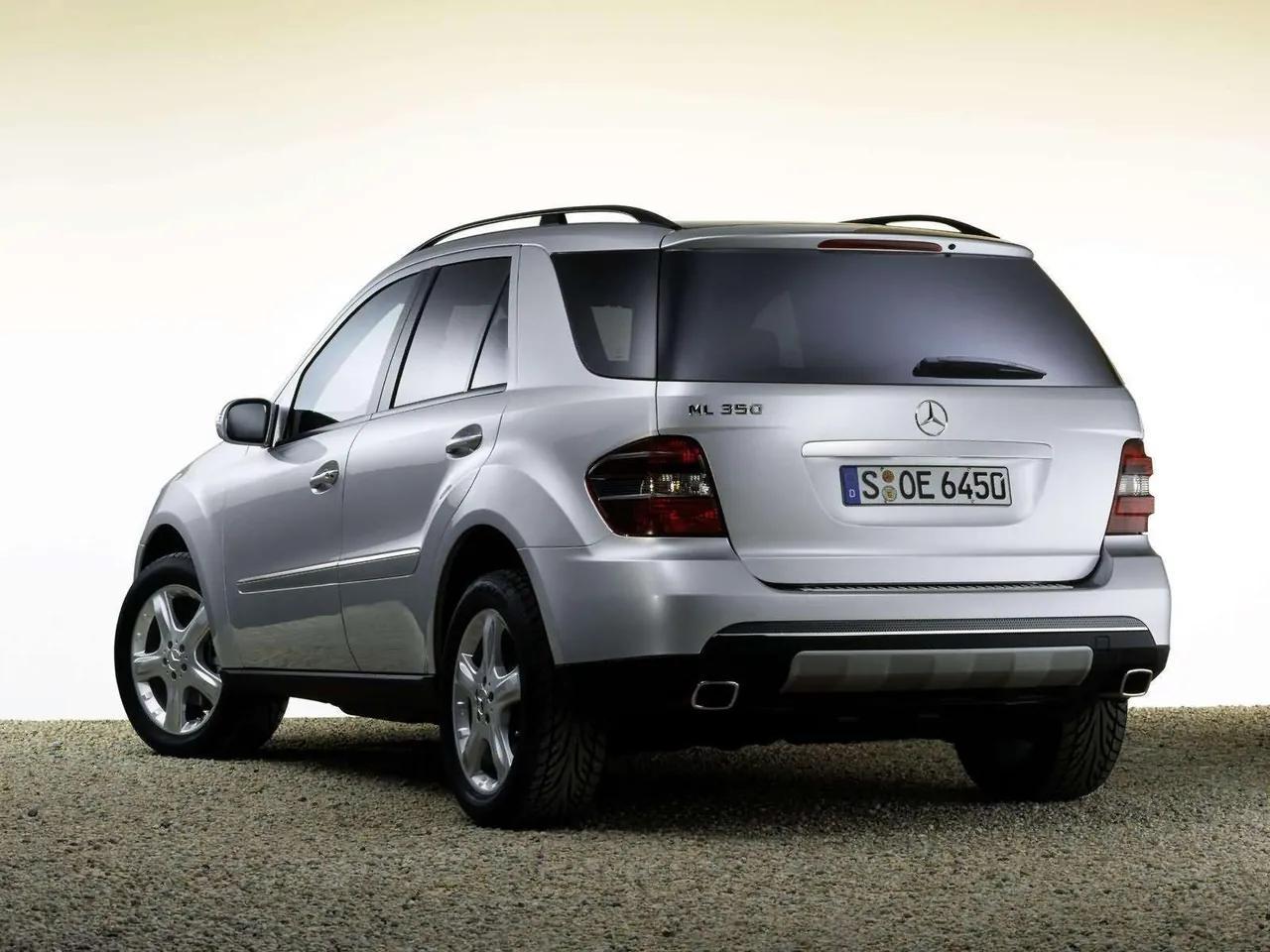 Mercedes-Benz ML350 (2006) - Rear Three-Quarter