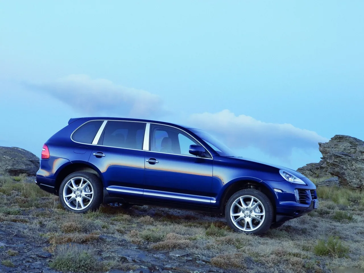 Porsche Cayenne (2008) - Side Profile