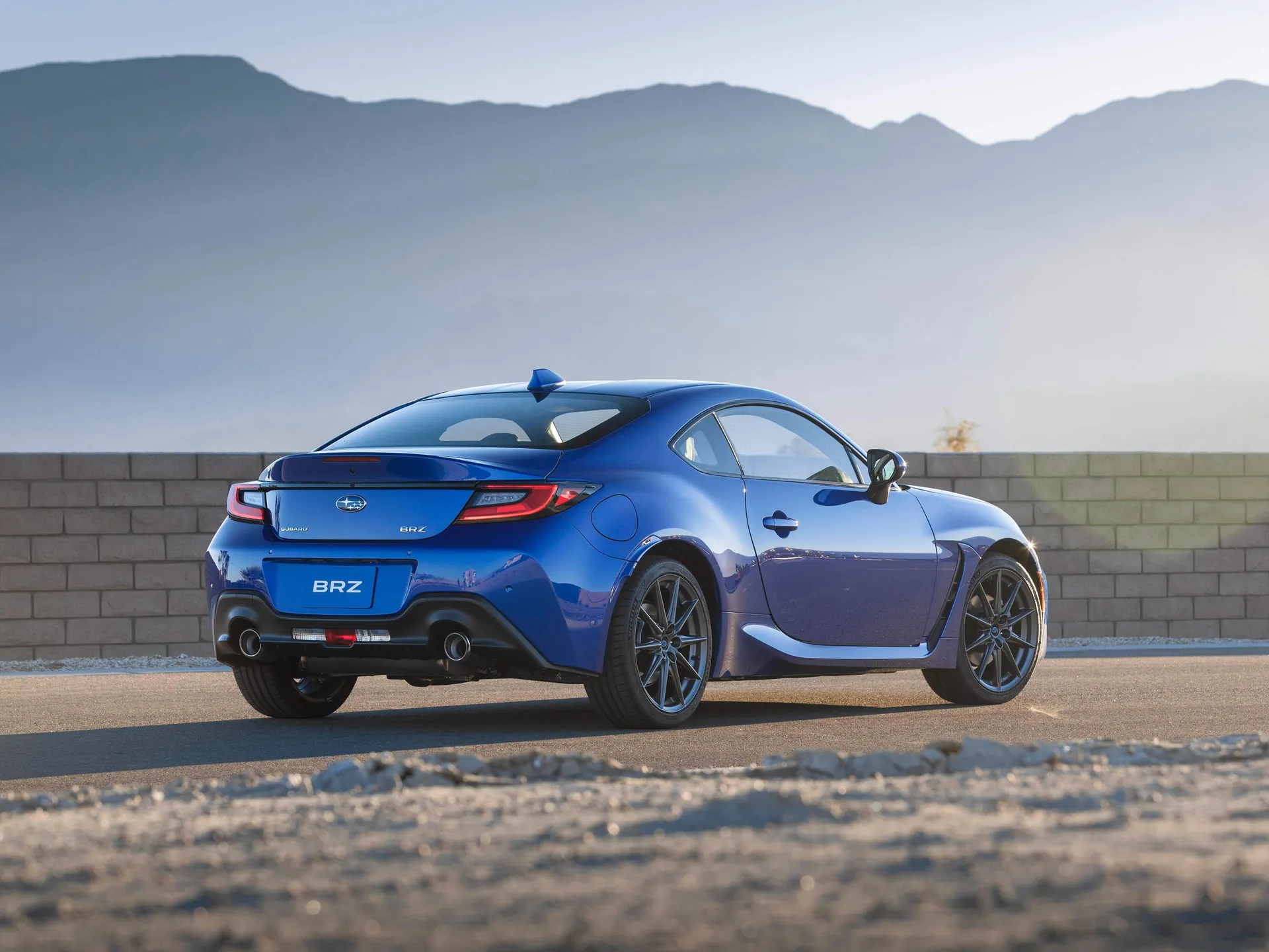 Subaru BRZ (2022) – zadní tříčtvrteční pohled