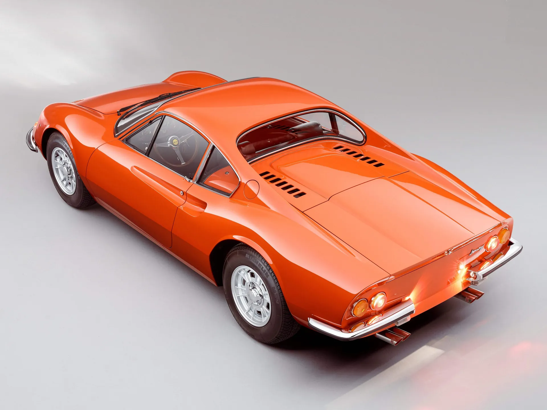 Ferrari Dino 246 GT L (1969) – zadní tříčtvrteční pohled