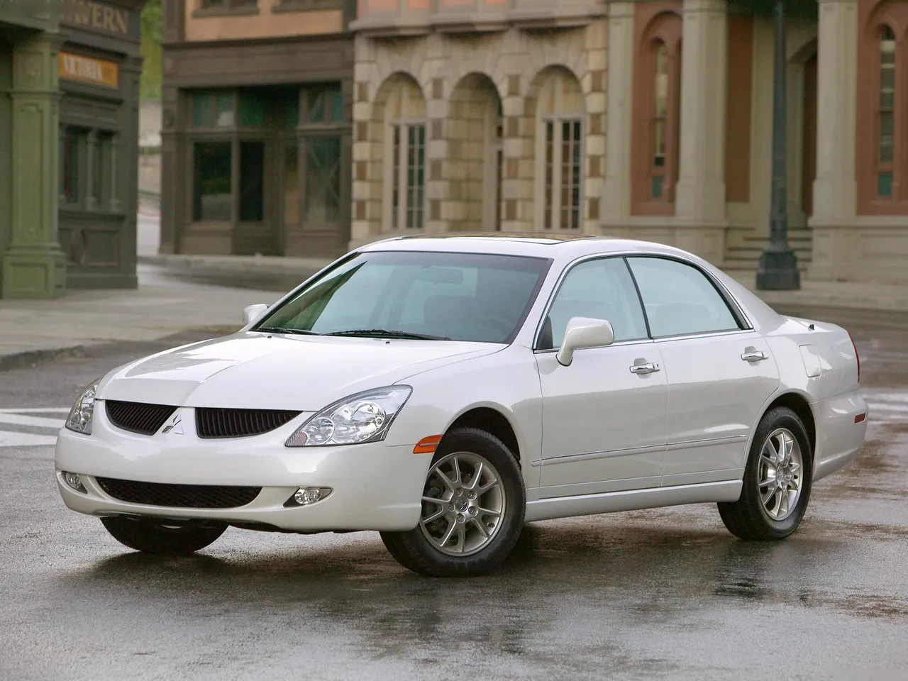 Mitsubishi Diamante (2004)