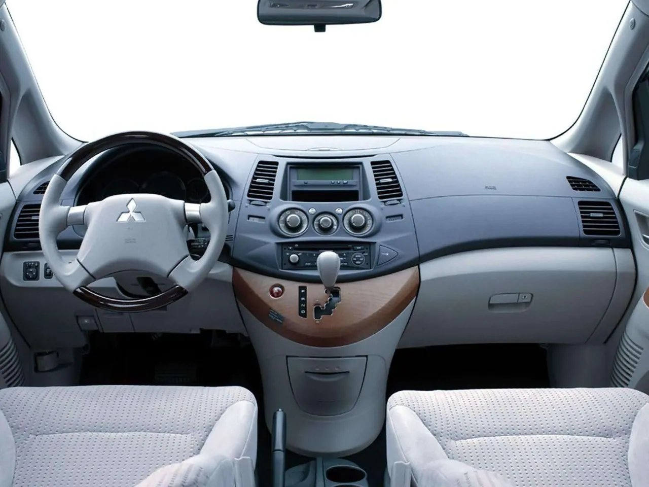 Mitsubishi Grandis [EU] (2004) - Interior
