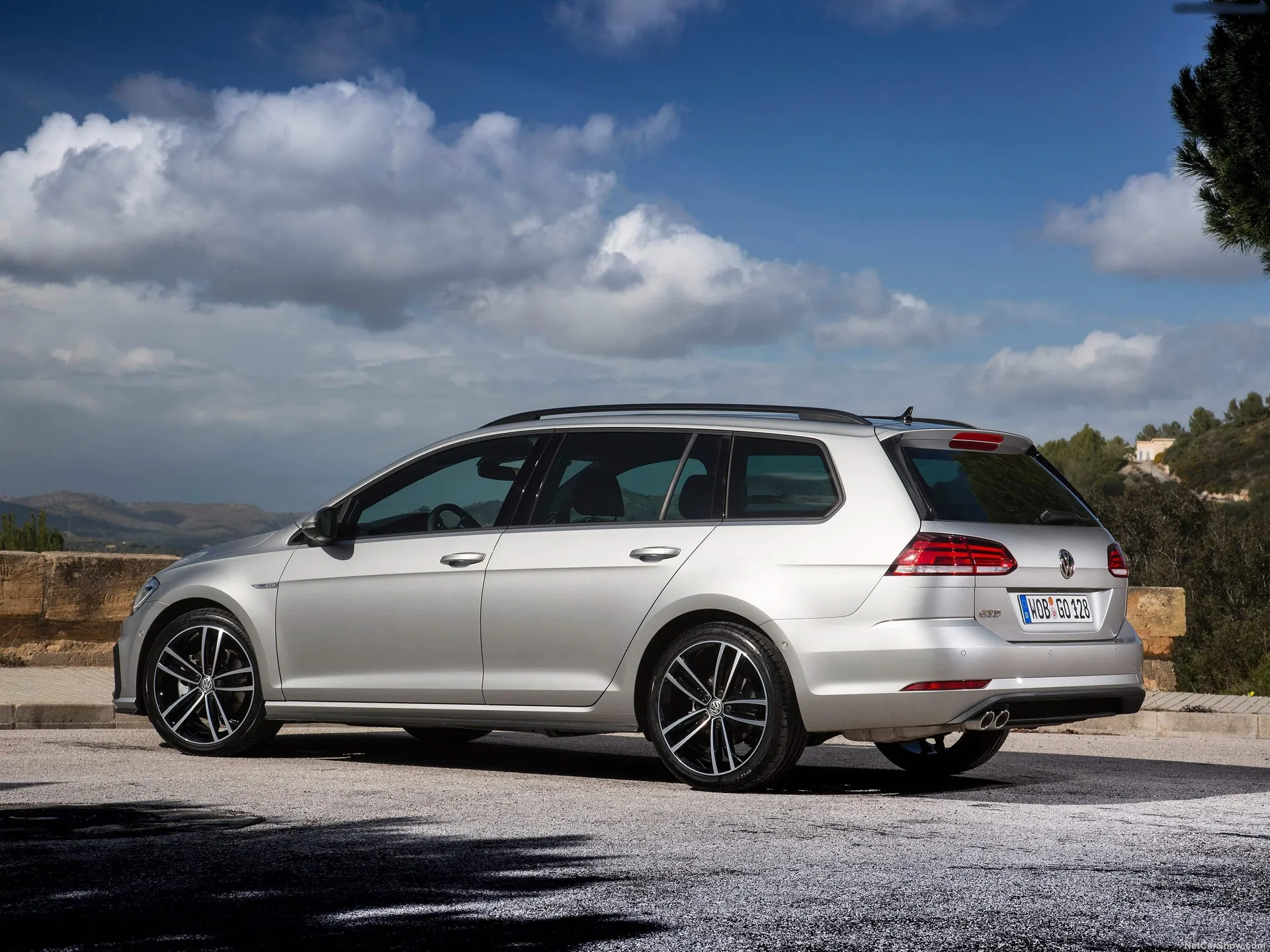 Volkswagen Golf GTD Variant (2017) - Rear Three-Quarter