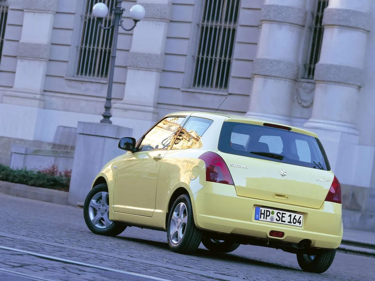 Suzuki Swift (2005) – zadní tříčtvrteční pohled
