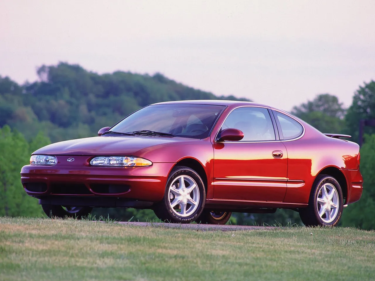 Oldsmobile Alero (2000)