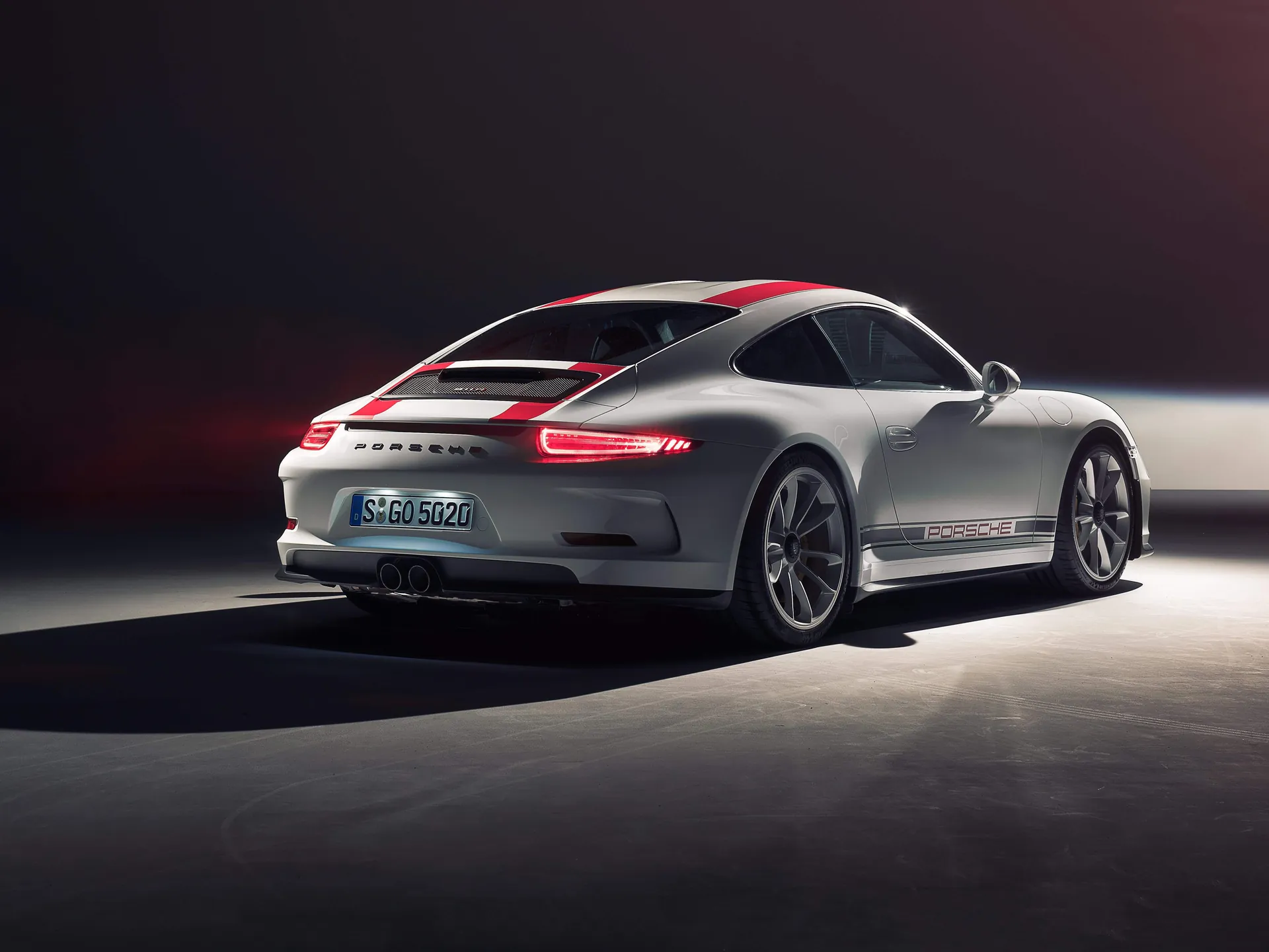 Porsche 911 R (2017) – zadní tříčtvrteční pohled