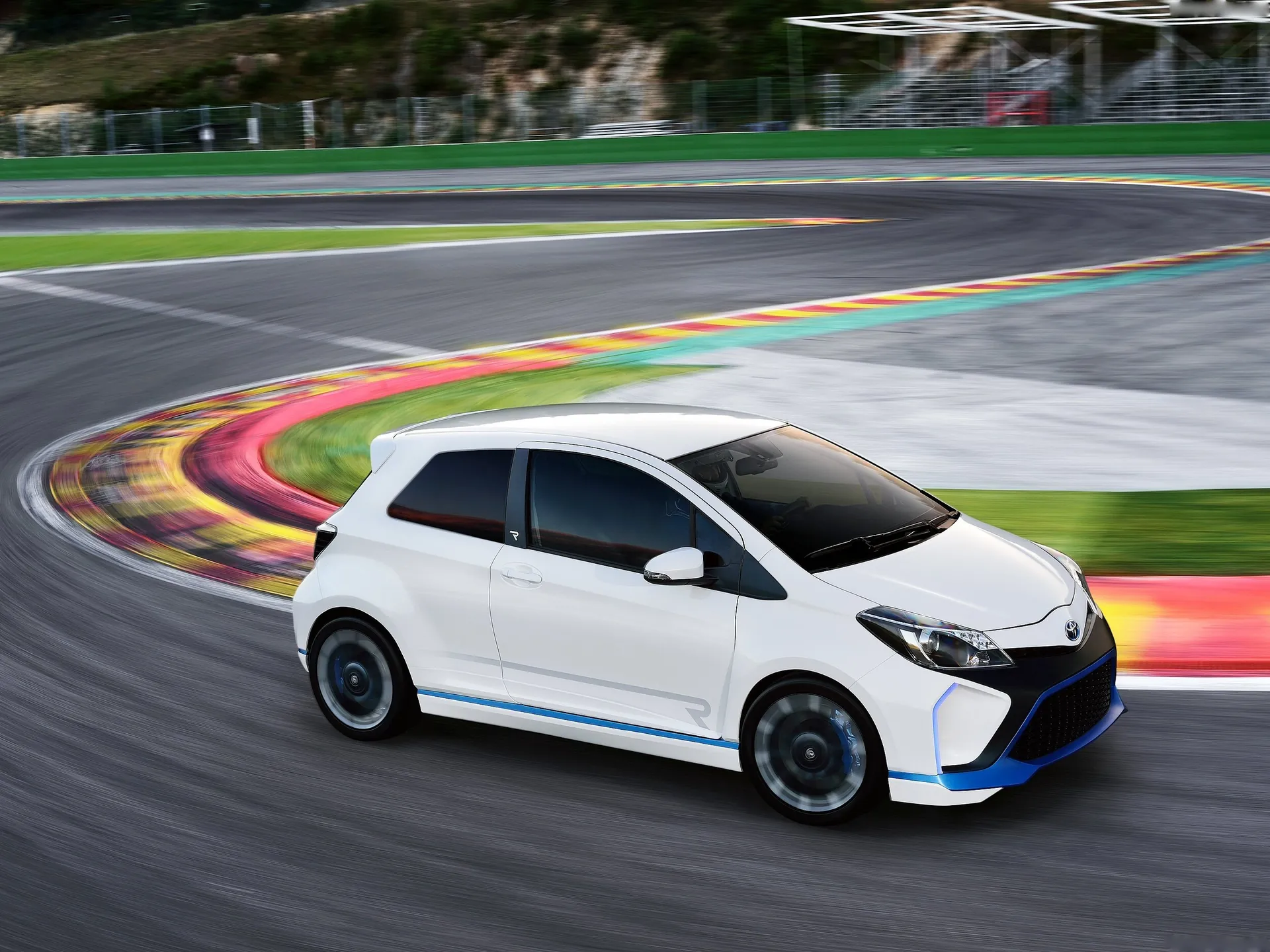 Toyota Yaris Hybrid-R Concept (2013)