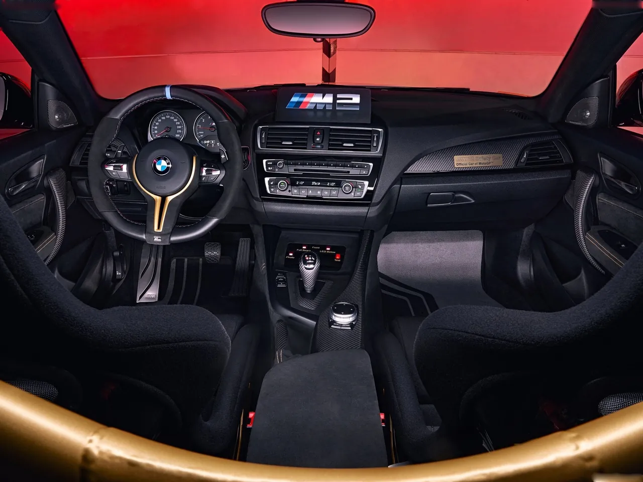 BMW M2 MotoGP Safety Car (2016) – interiér