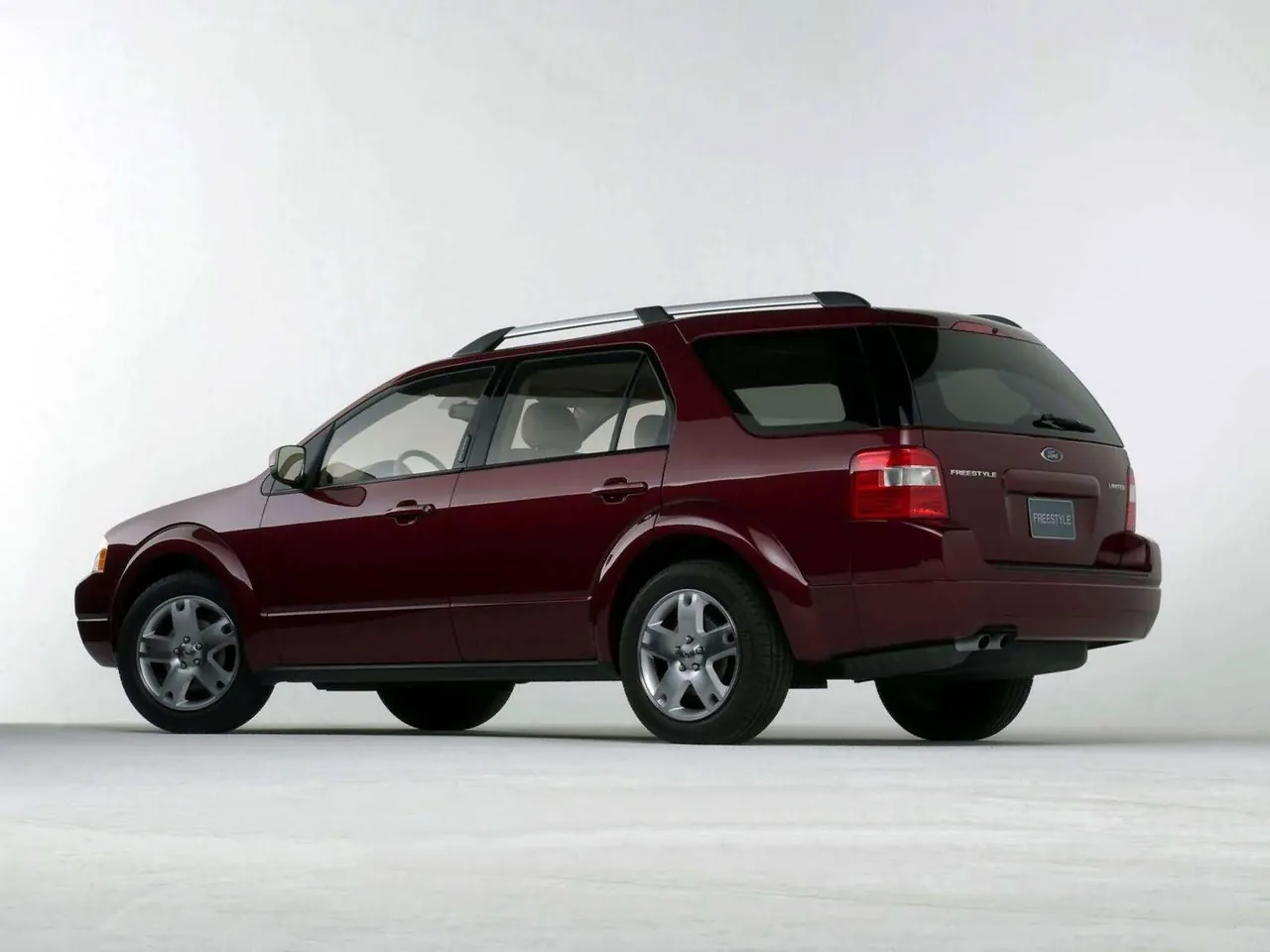 Ford Freestyle Limited (2005) – zadní tříčtvrteční pohled