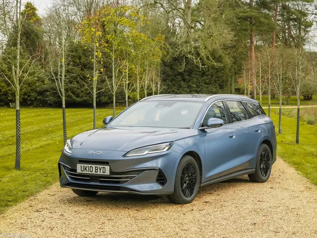 BYD Seal 6 DM-i Touring [UK] (2026)