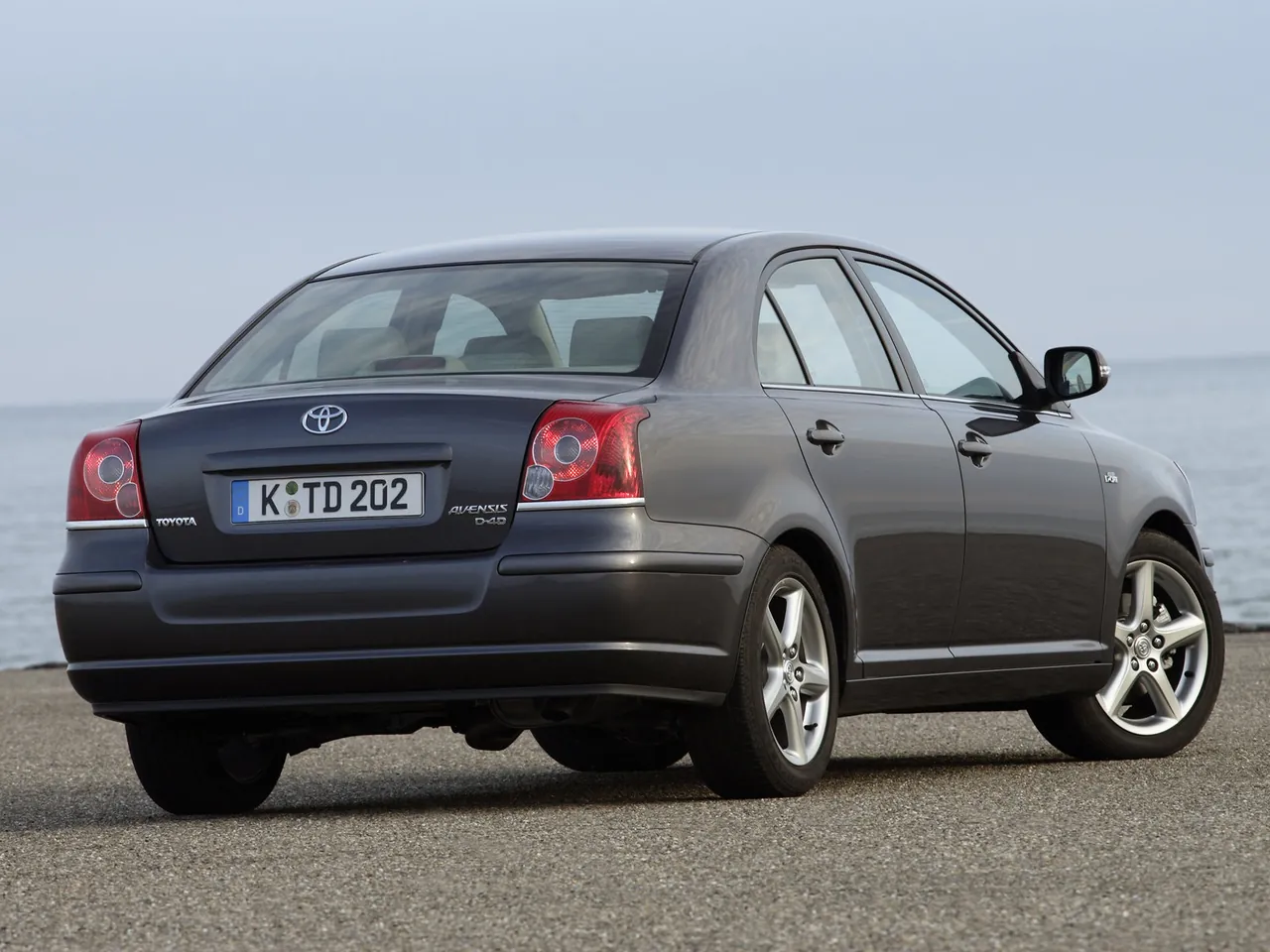 Toyota Avensis (2007) - Rear Three-Quarter