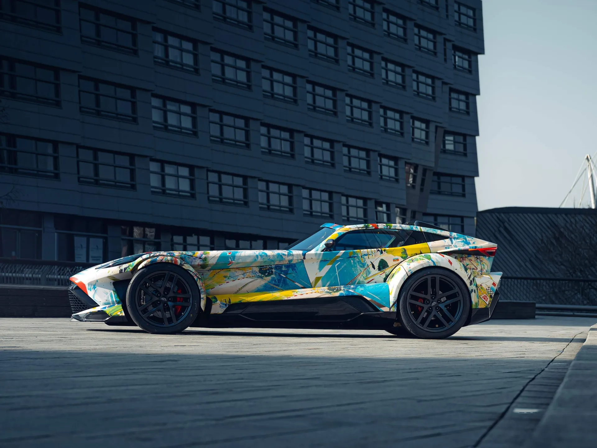 Donkervoort F22 Art Edition (2024) – boční profil