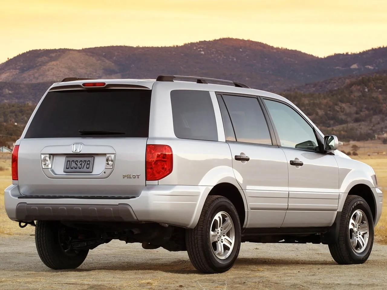 Honda Pilot EX (2003) – zadní tříčtvrteční pohled