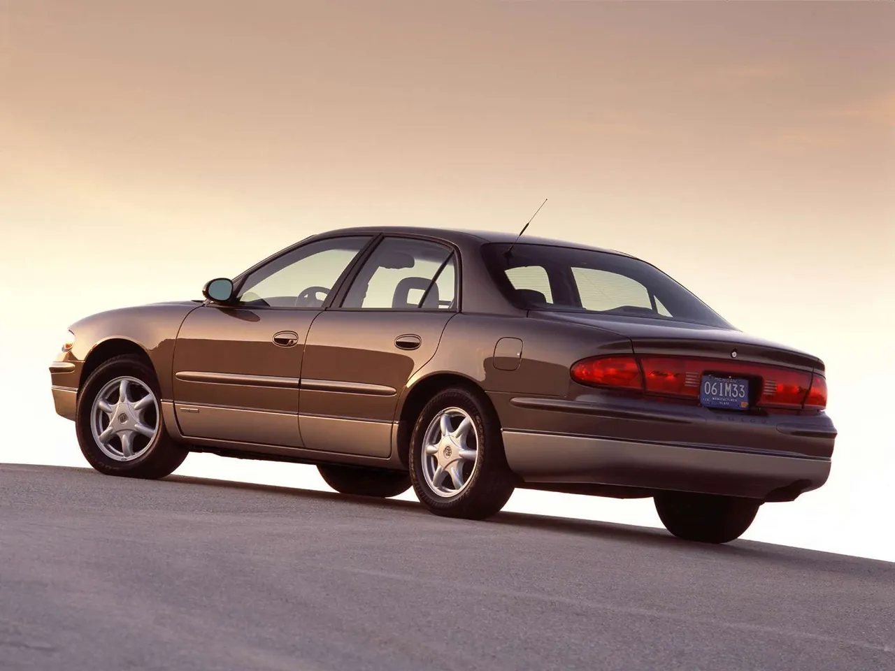 Buick Regal Abboud GS (2004) – zadní tříčtvrteční pohled