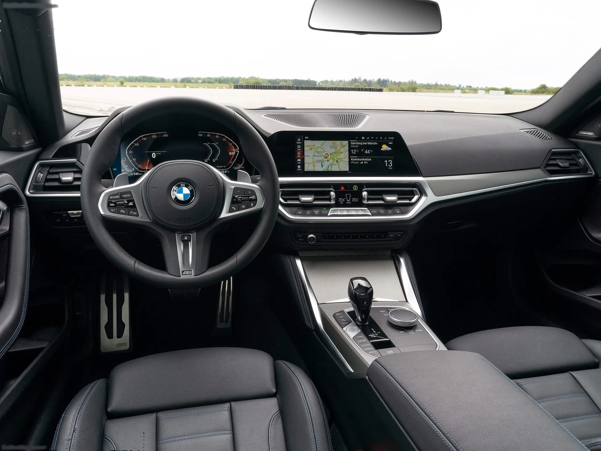 BMW M240i xDrive Coupe (2022) - Interior