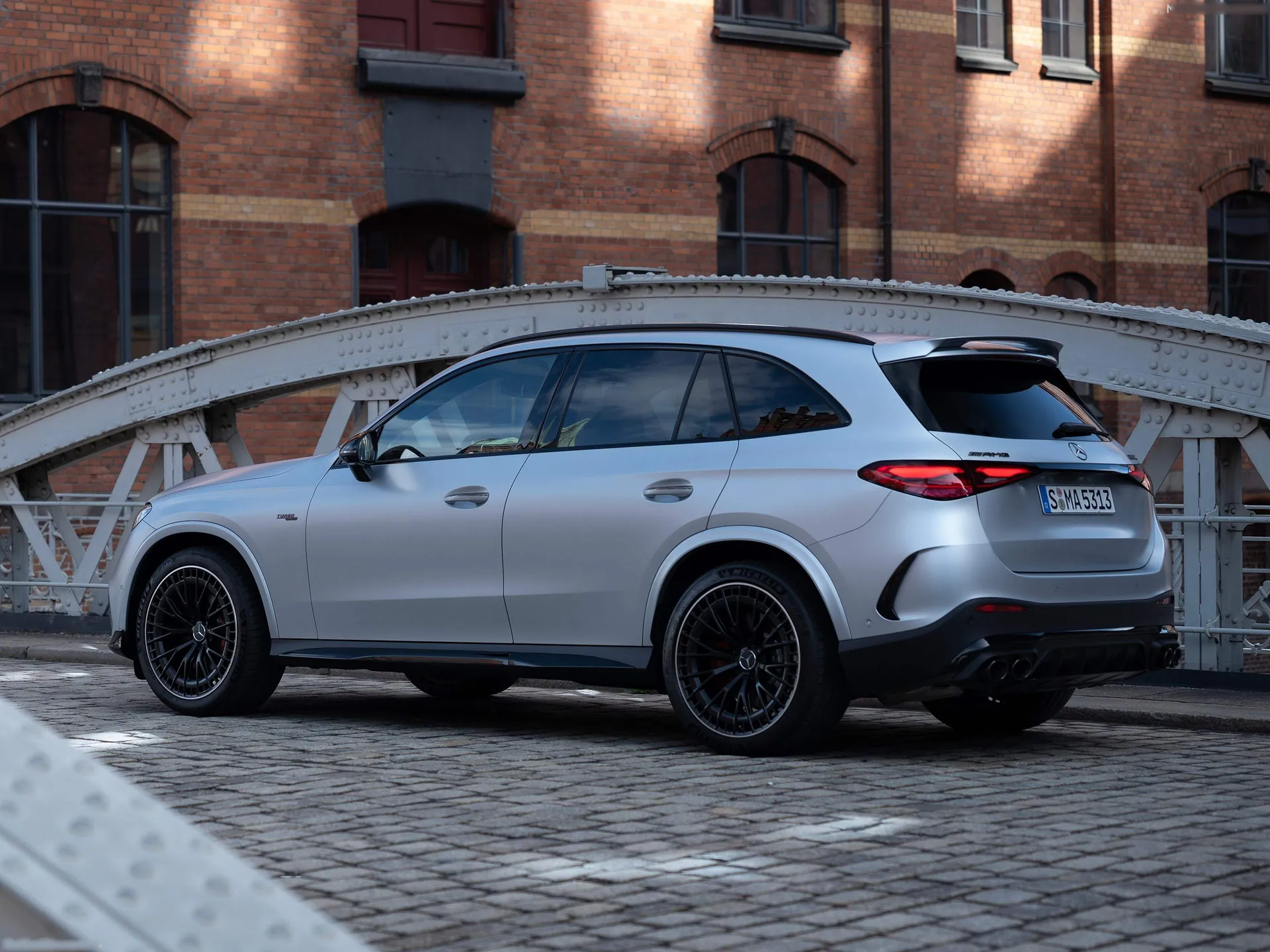 Mercedes-Benz GLC53 AMG (2027) – zadní tříčtvrteční pohled