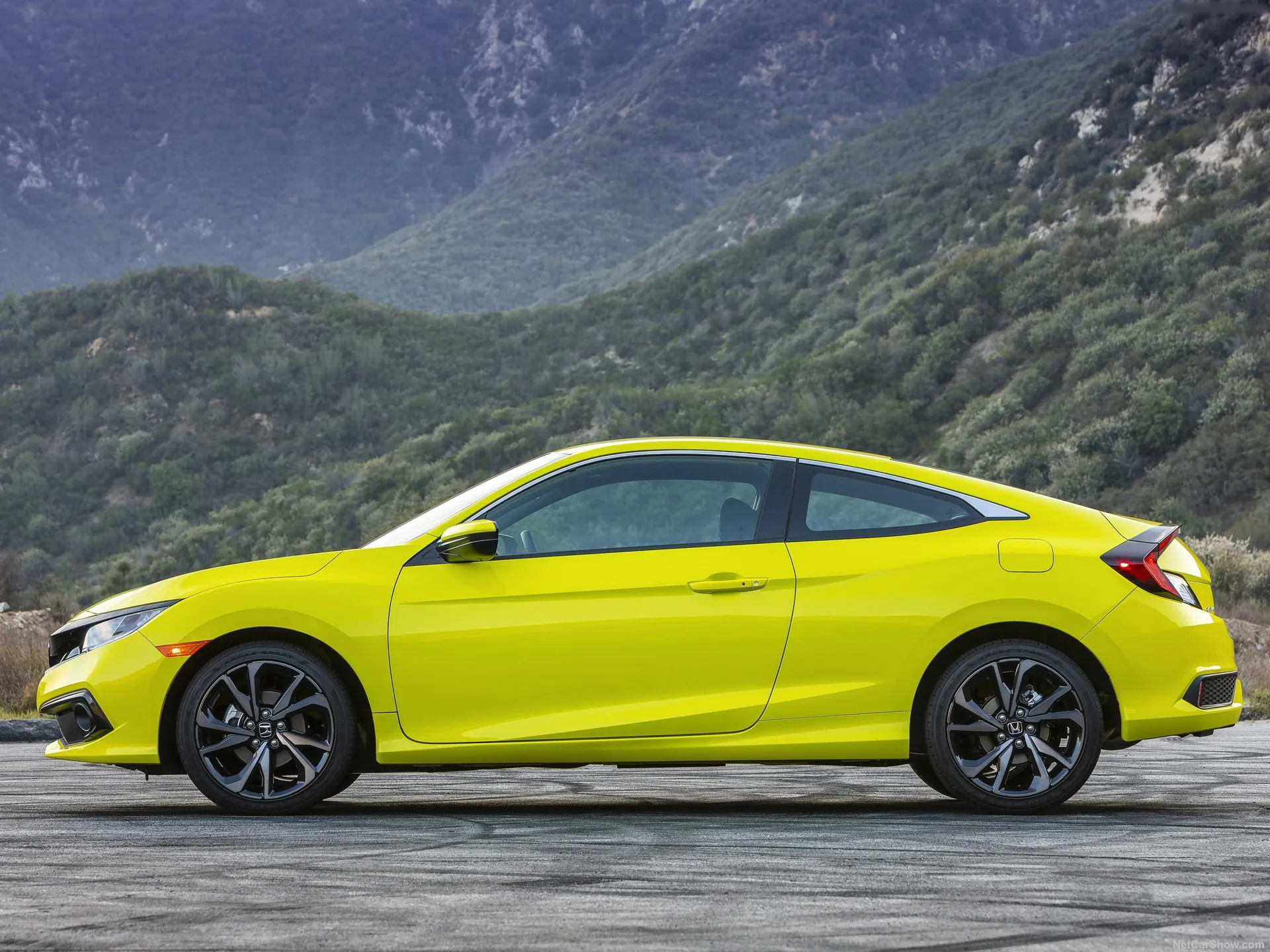 Honda Civic Coupe (2019) – boční profil