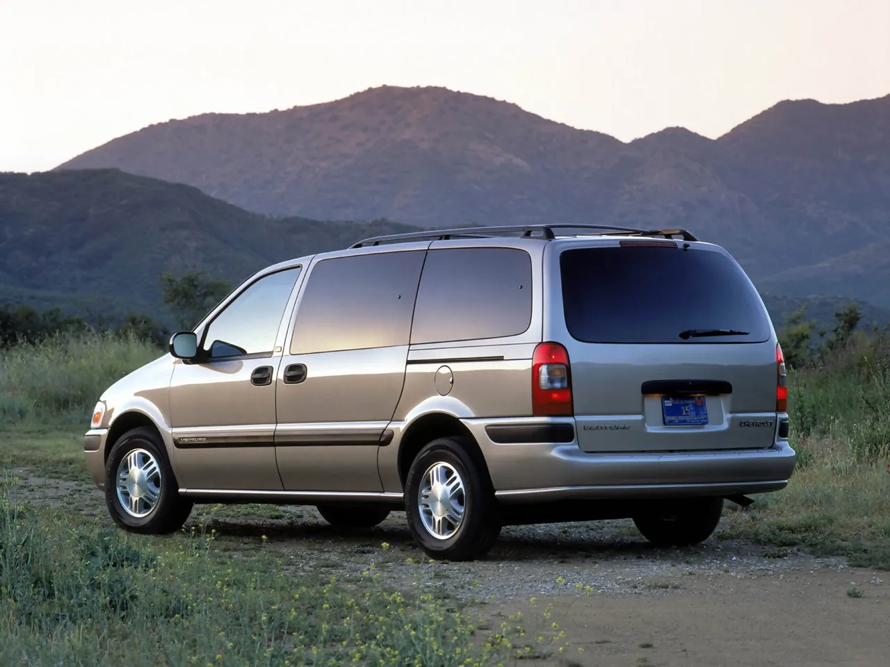 Chevrolet Venture (2001) – zadní tříčtvrteční pohled