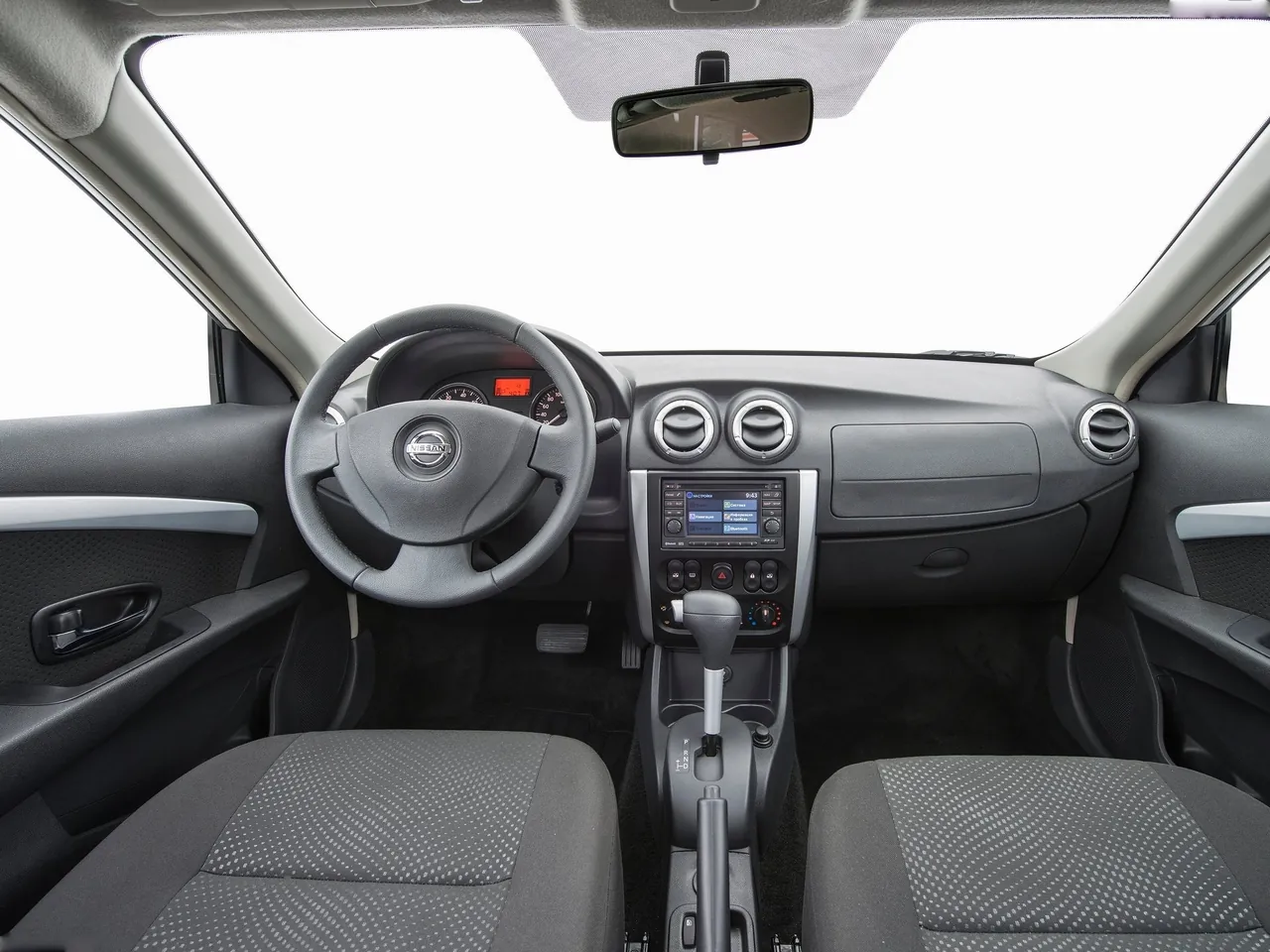 Nissan Almera (2013) – interiér