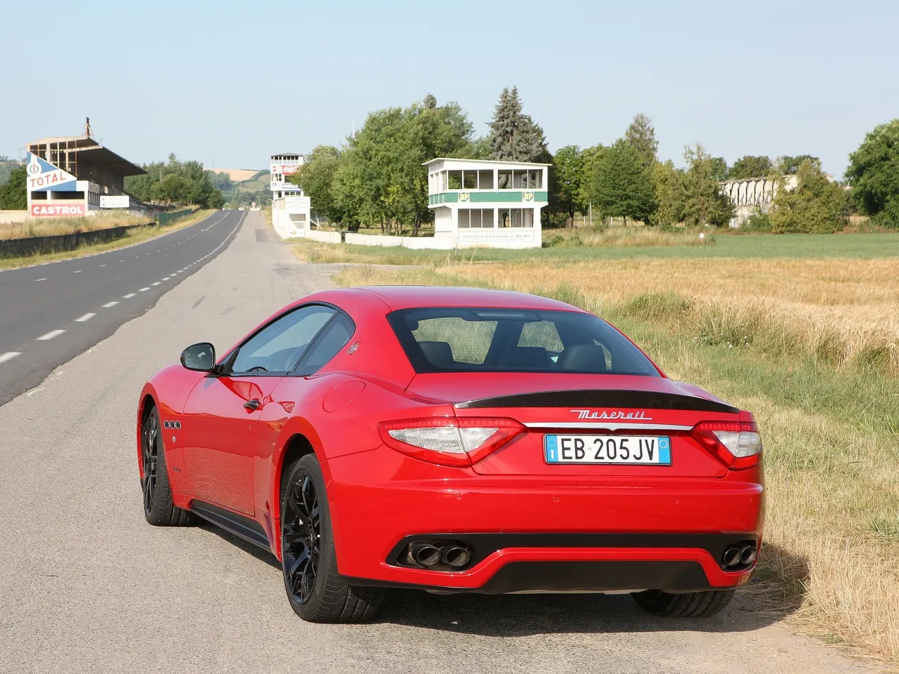 Maserati GranTurismo S Automatic (2010) – zadní tříčtvrteční pohled
