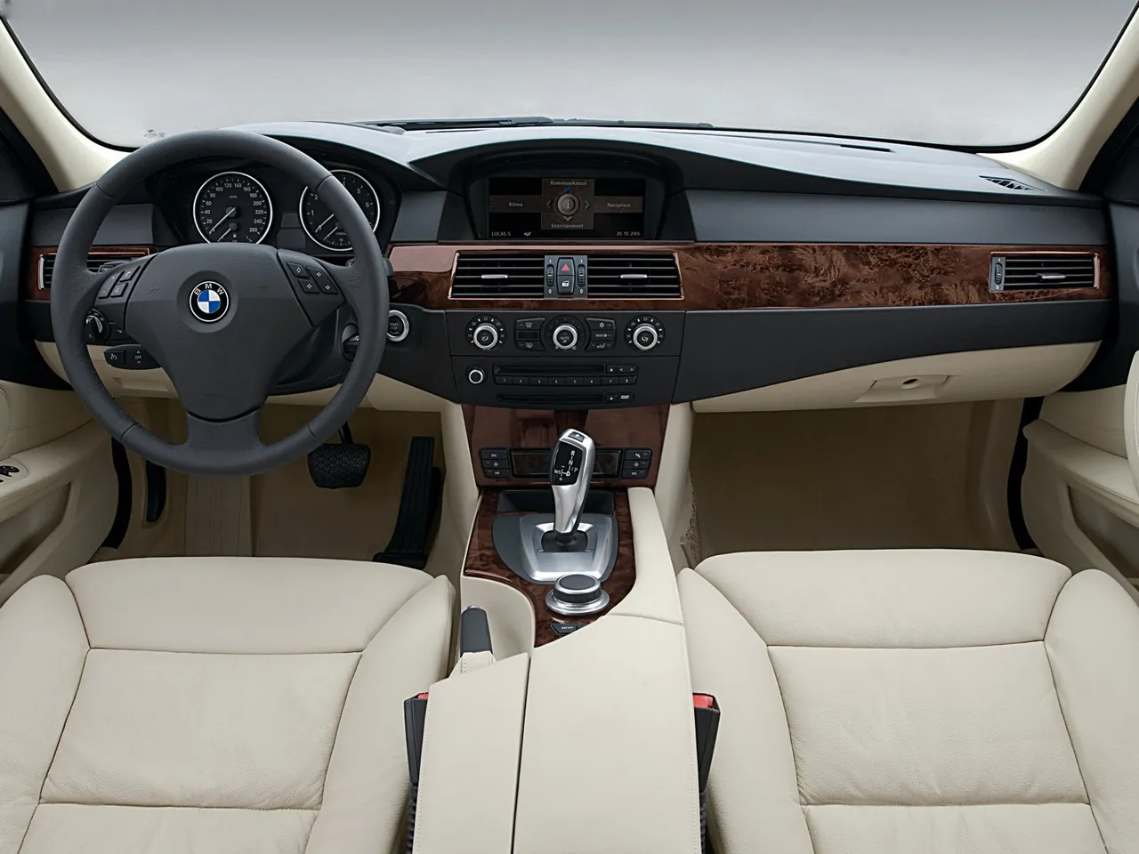 BMW 5-Series (2008) – interiér