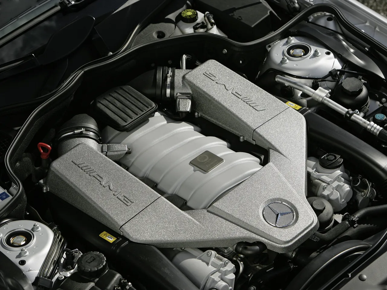 Mercedes-Benz SL63 AMG (2009) - Engine Bay