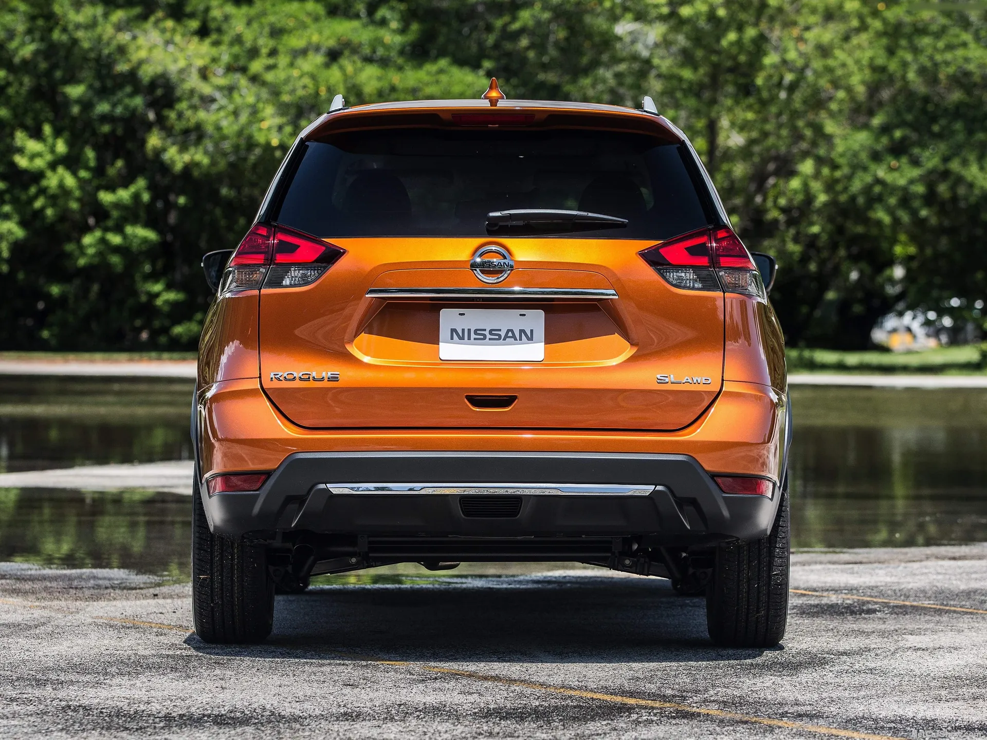 Nissan Rogue (2017) – zezadu