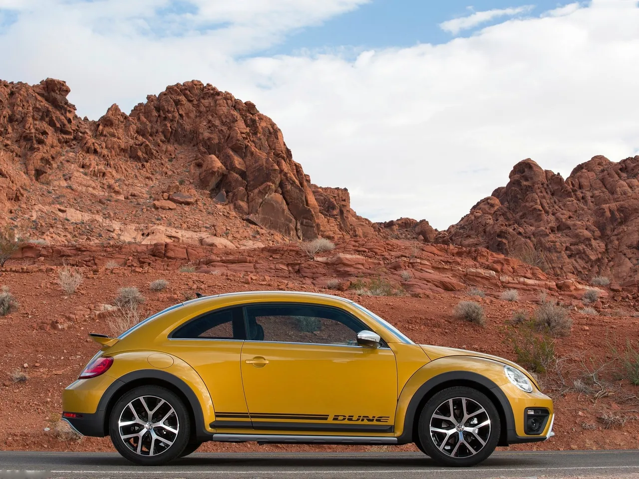 Volkswagen Beetle Dune (2016) - Side Profile