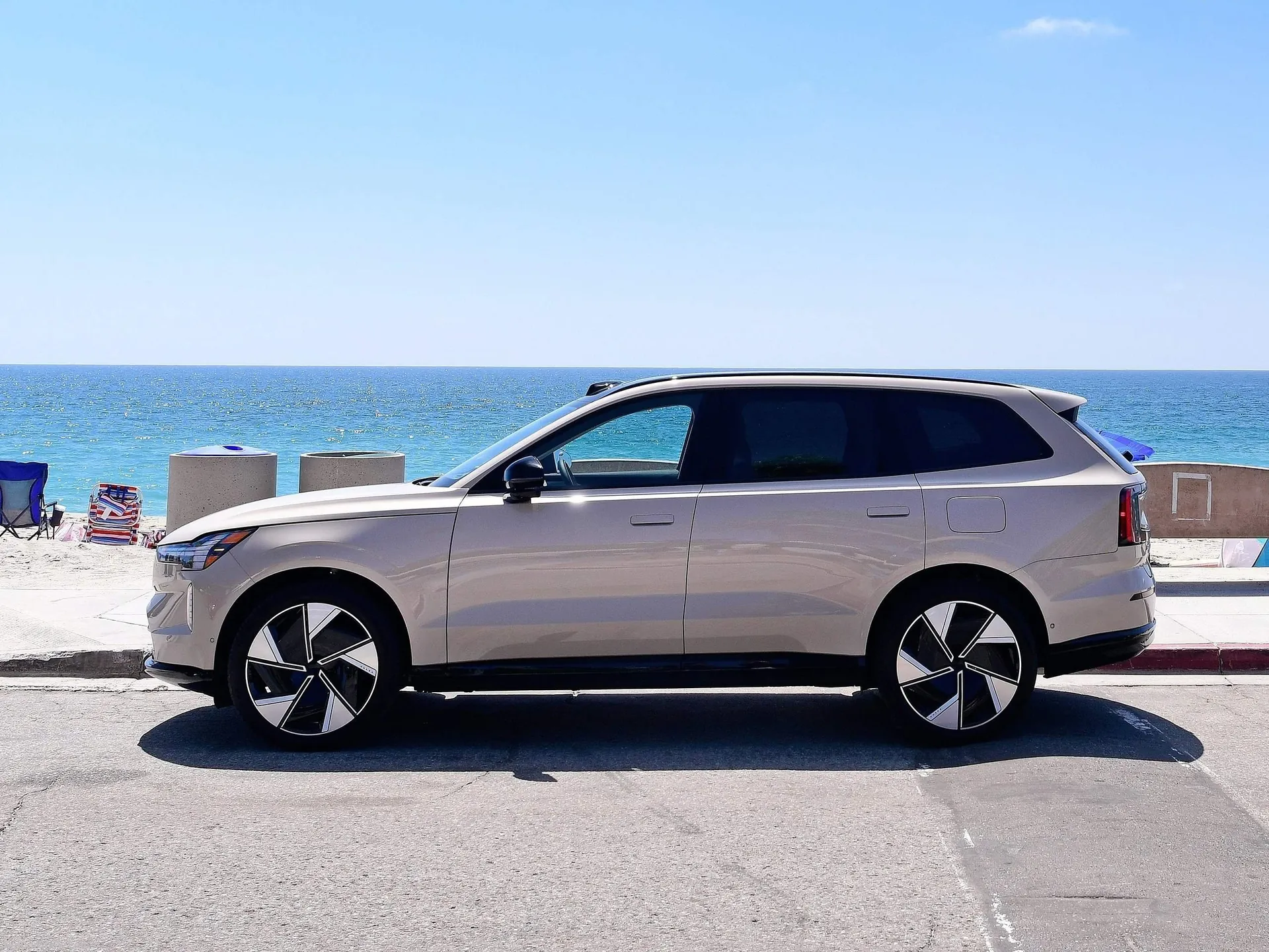 Volvo EX90 (2024) – boční profil
