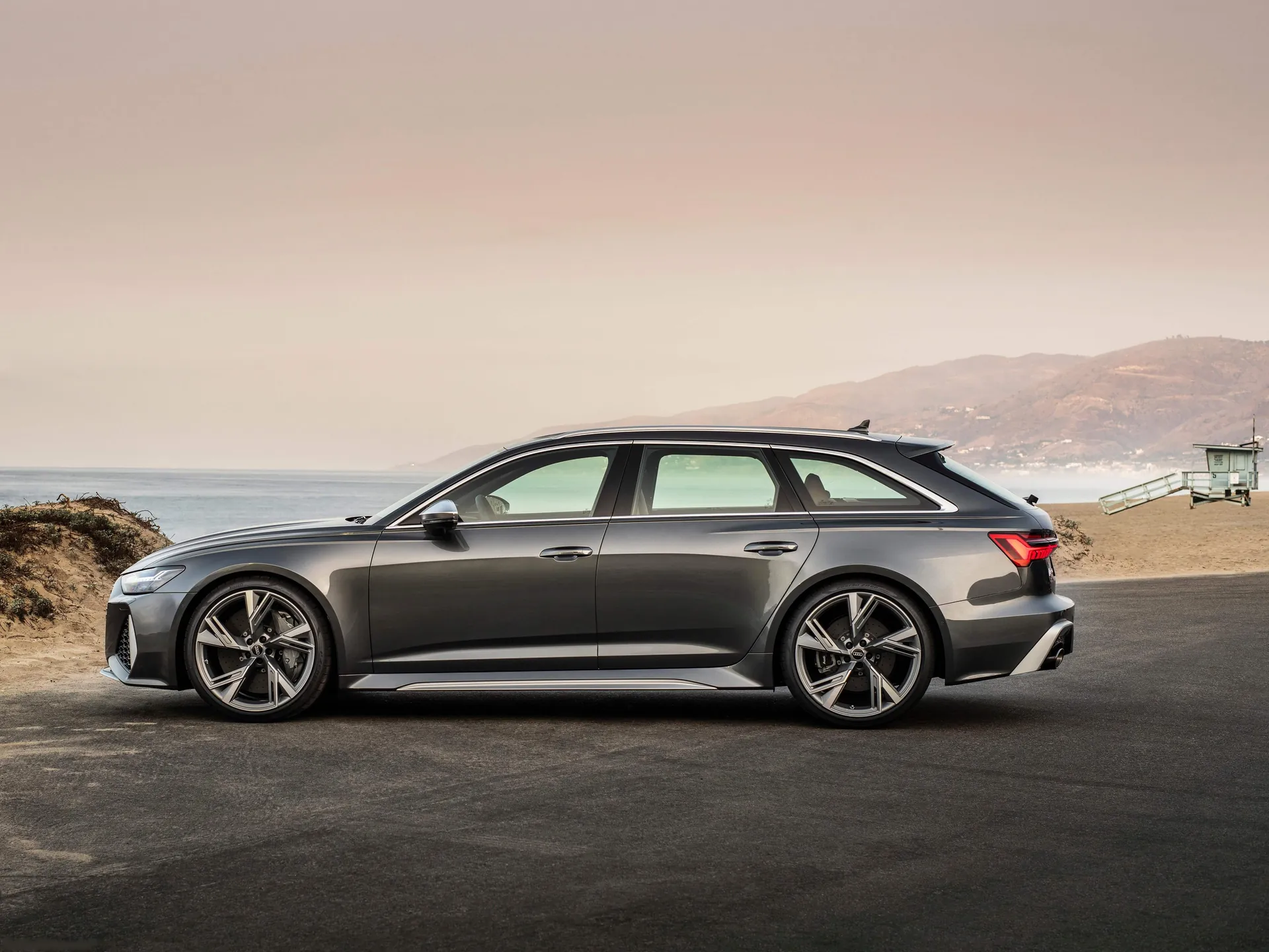 Audi RS6 Avant (2020) – boční profil