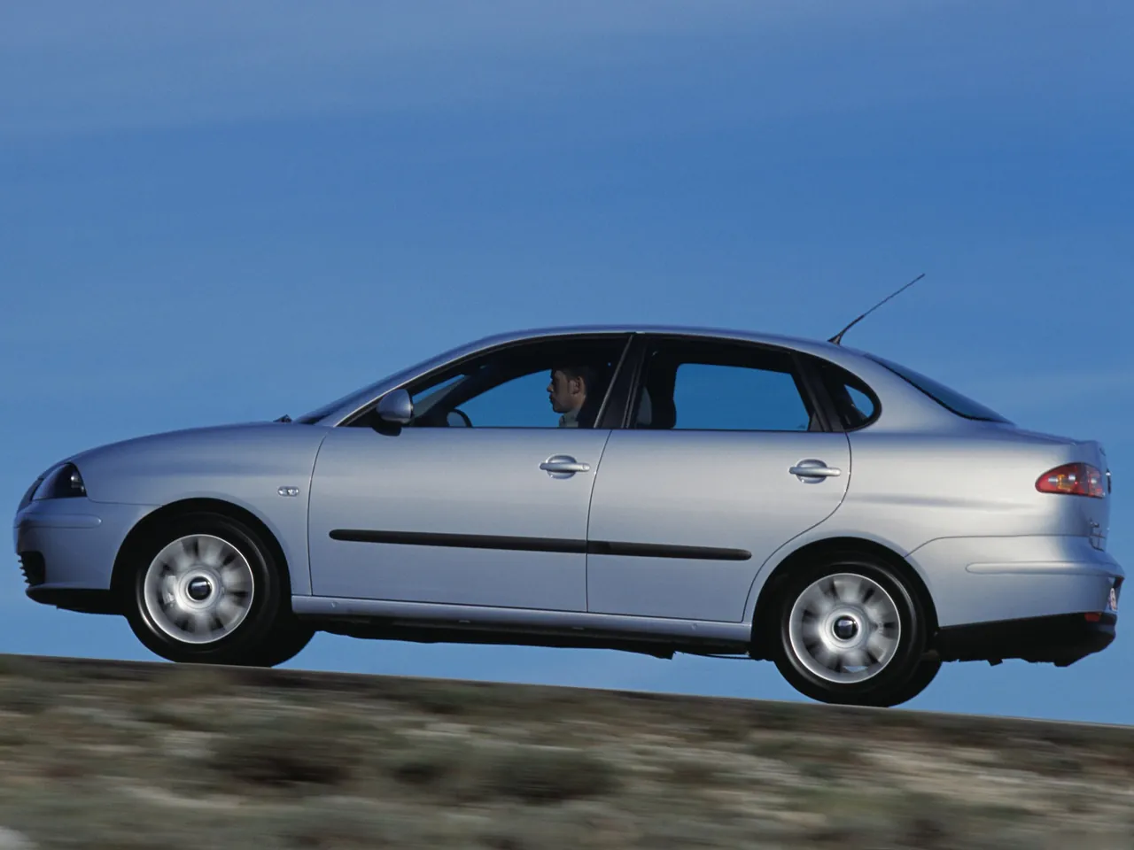 Seat Cordoba (2004) – boční profil