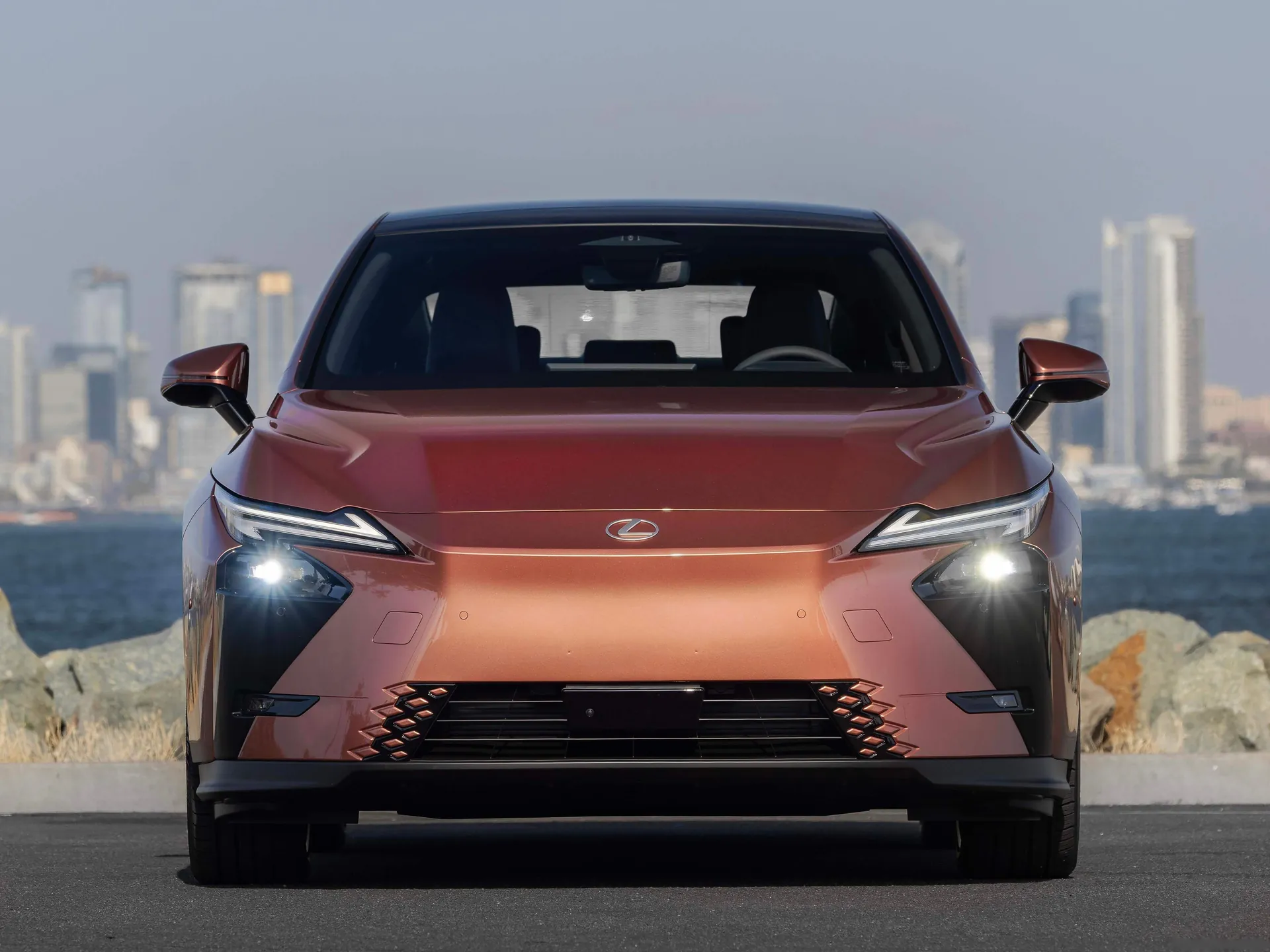 Lexus ES 500e AWD (2026) – zepředu