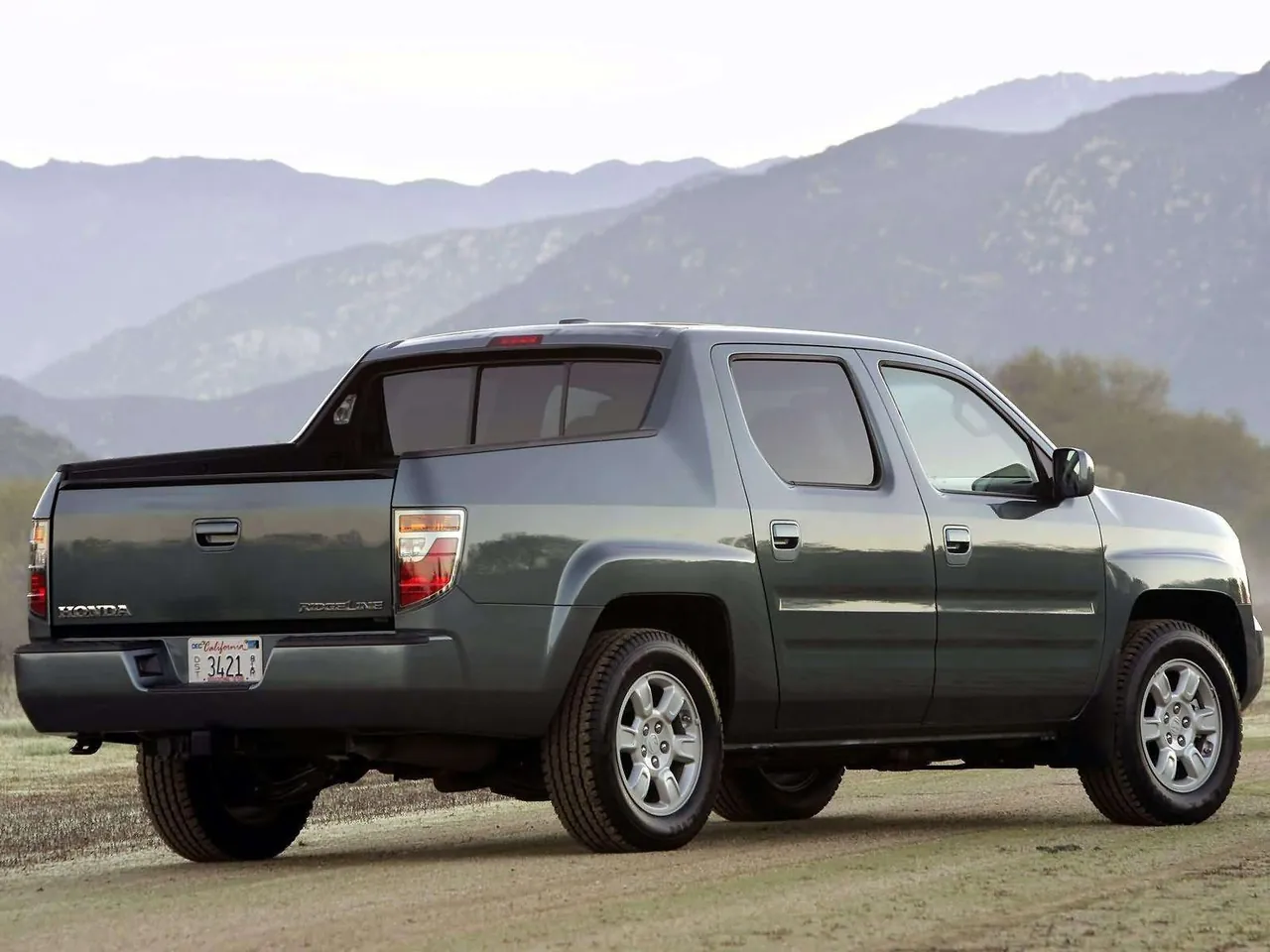 Honda Ridgeline RTS (2006) – zadní tříčtvrteční pohled