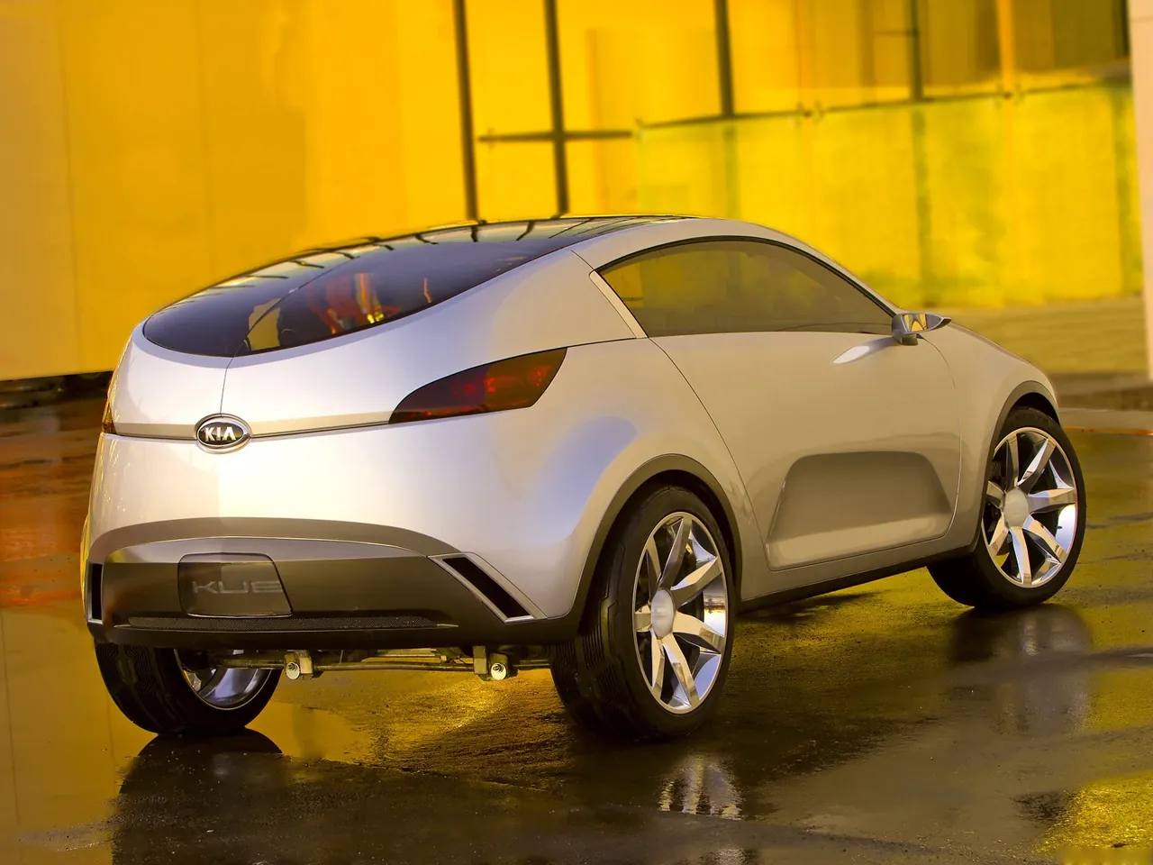 Kia Kue Concept (2007) – zadní tříčtvrteční pohled